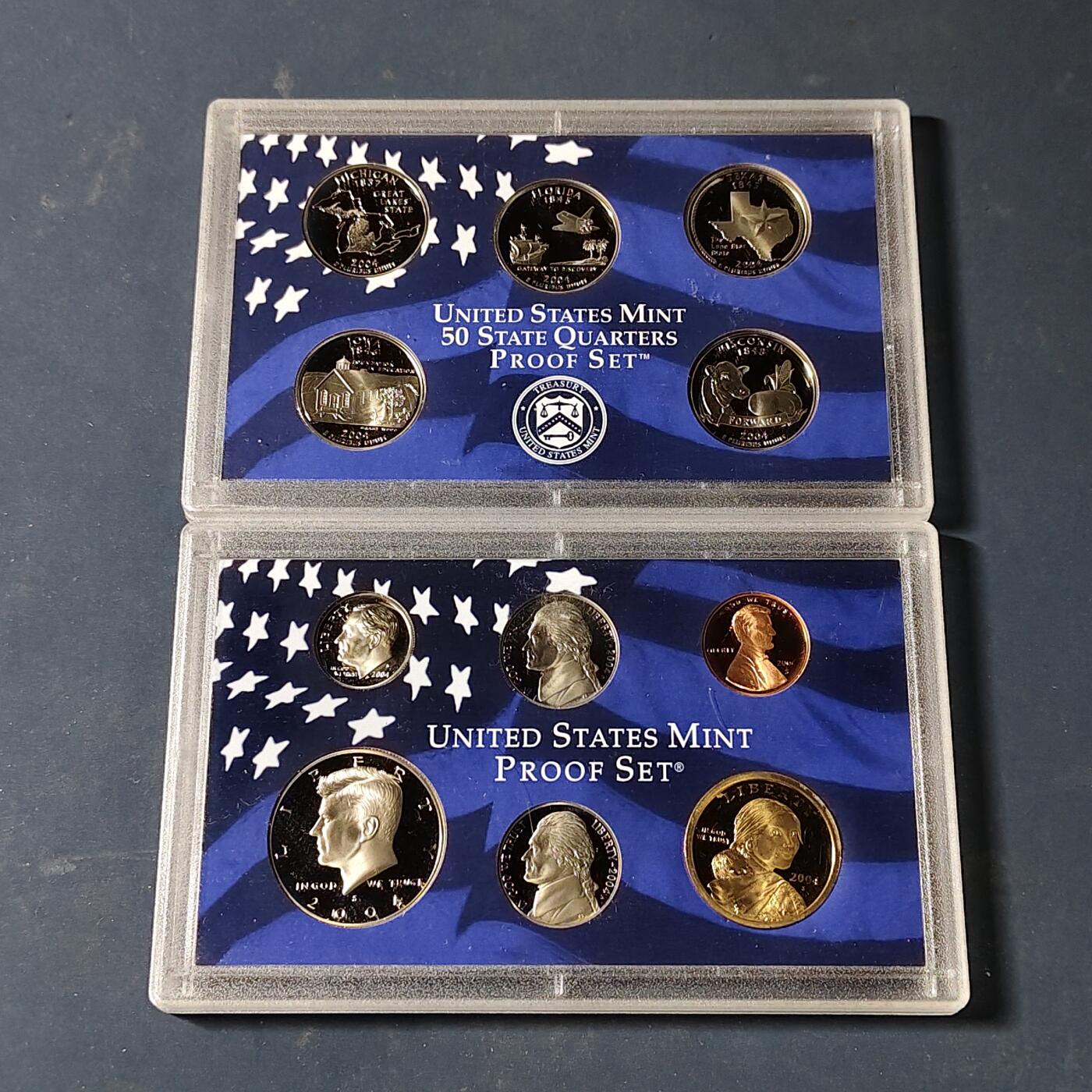 【全场包邮】纯粹捡漏拍517场 美国2004年官方封装精制套币（流通币一盒+州币一盒）-盒证全