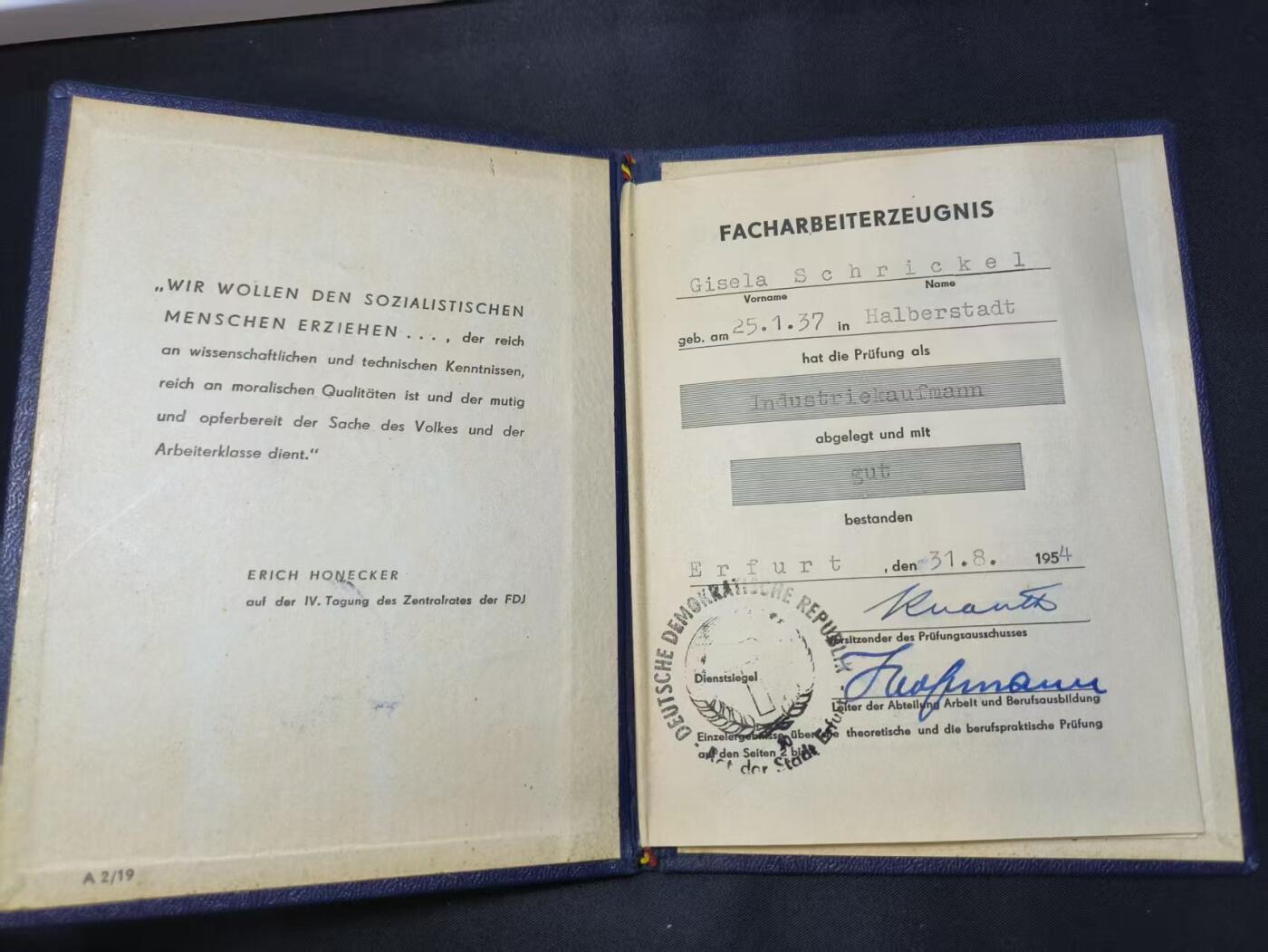 云宸嘉赏-勋臻佳藏四月精品甄选场次（低佣 一元一手） 民主德国 早期五十年代专业人员技术证书  授予吉塞拉・施里克爾 女士（工商管理专业）