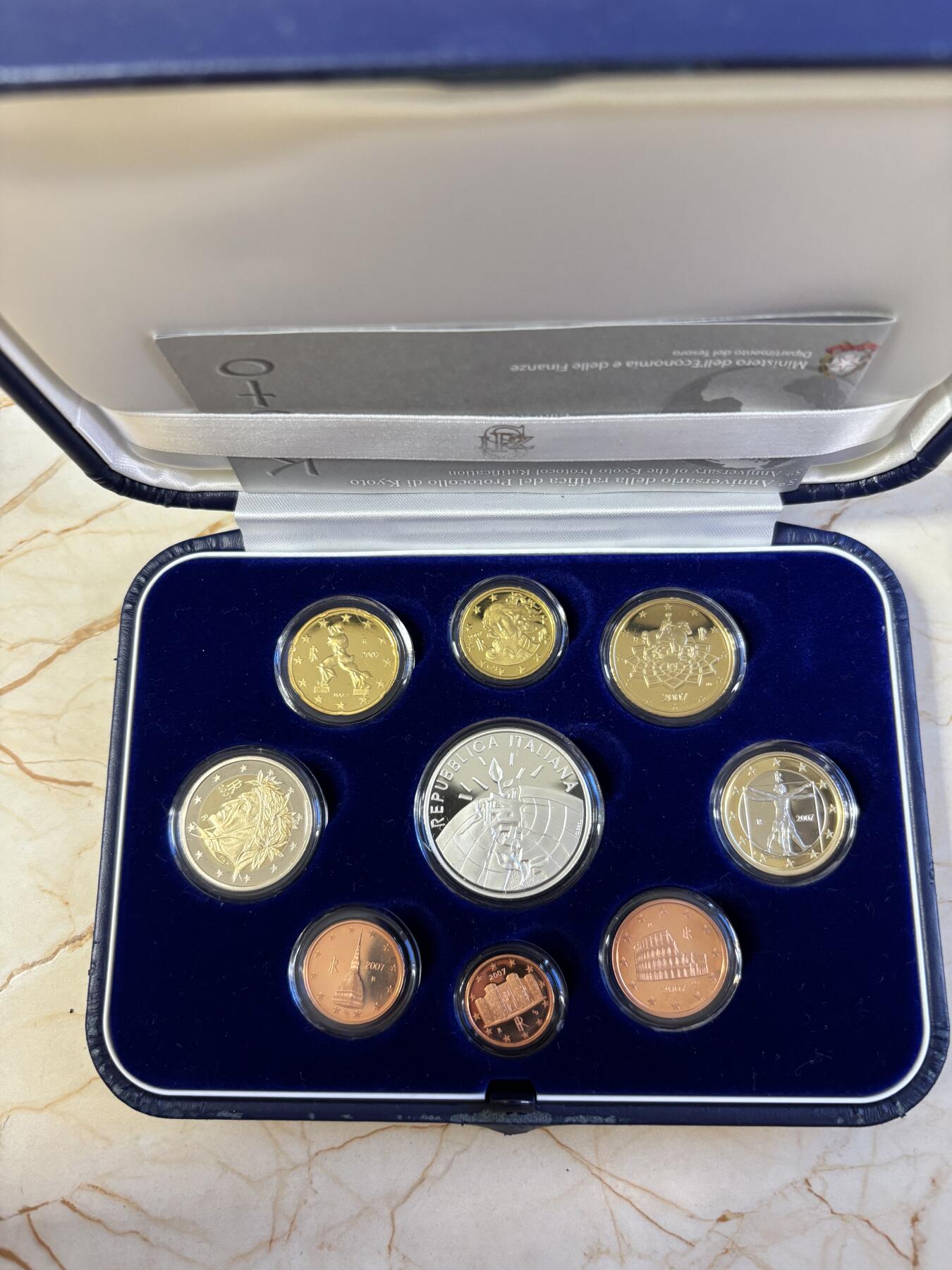 第196期拍卖 意大利2007年京都议定书精制套币含银币，925银，18克，发行5500套