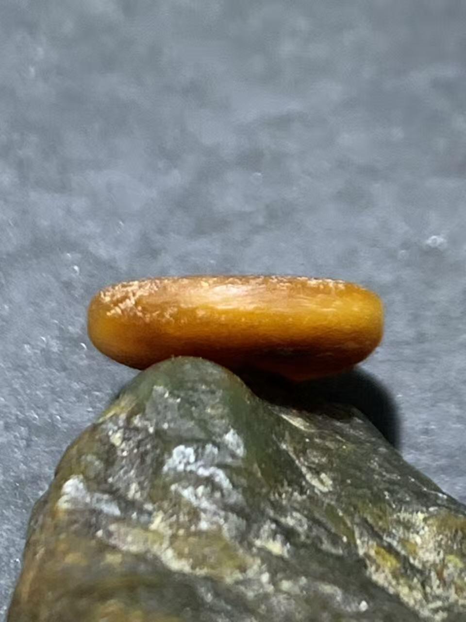 精美原皮蜜蜡小饼子一个！！