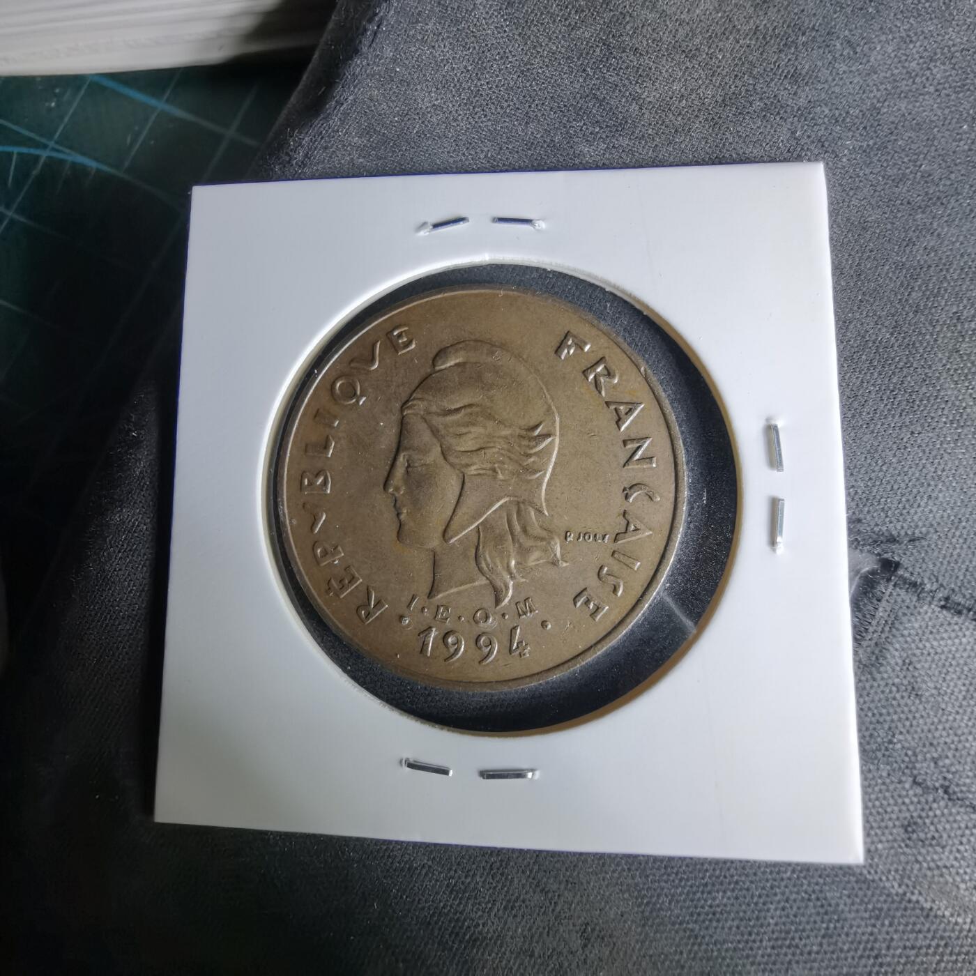 沼泽如烟--第1041场 法属新喀里多尼亚1994年100法郎