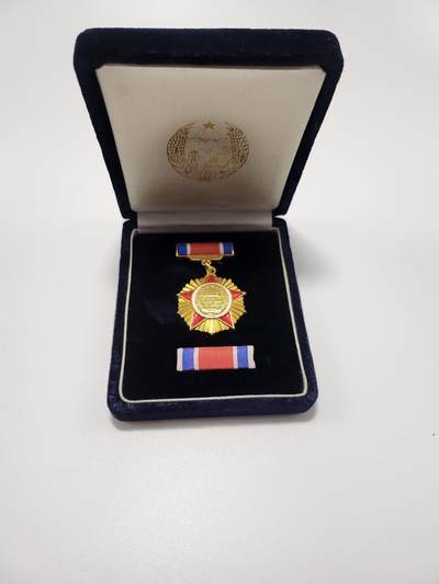 南水社第5次拍卖  朝鲜总联建国纪念章，盒章完整，品相极佳