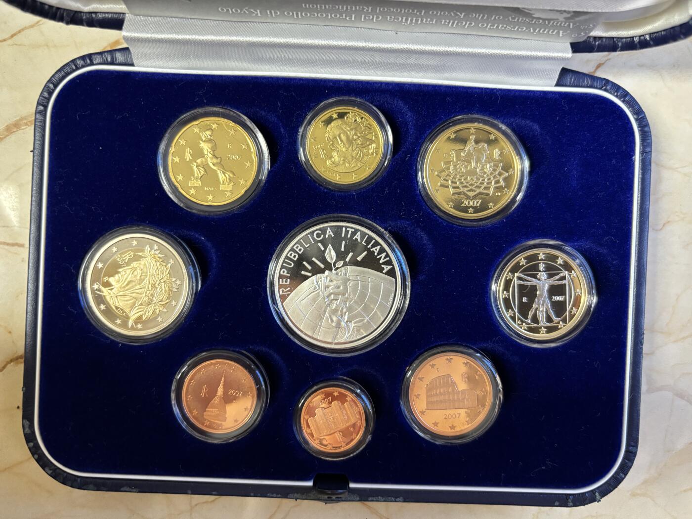 第196期拍卖 意大利2007年京都议定书精制套币含银币，925银，18克，发行5500套