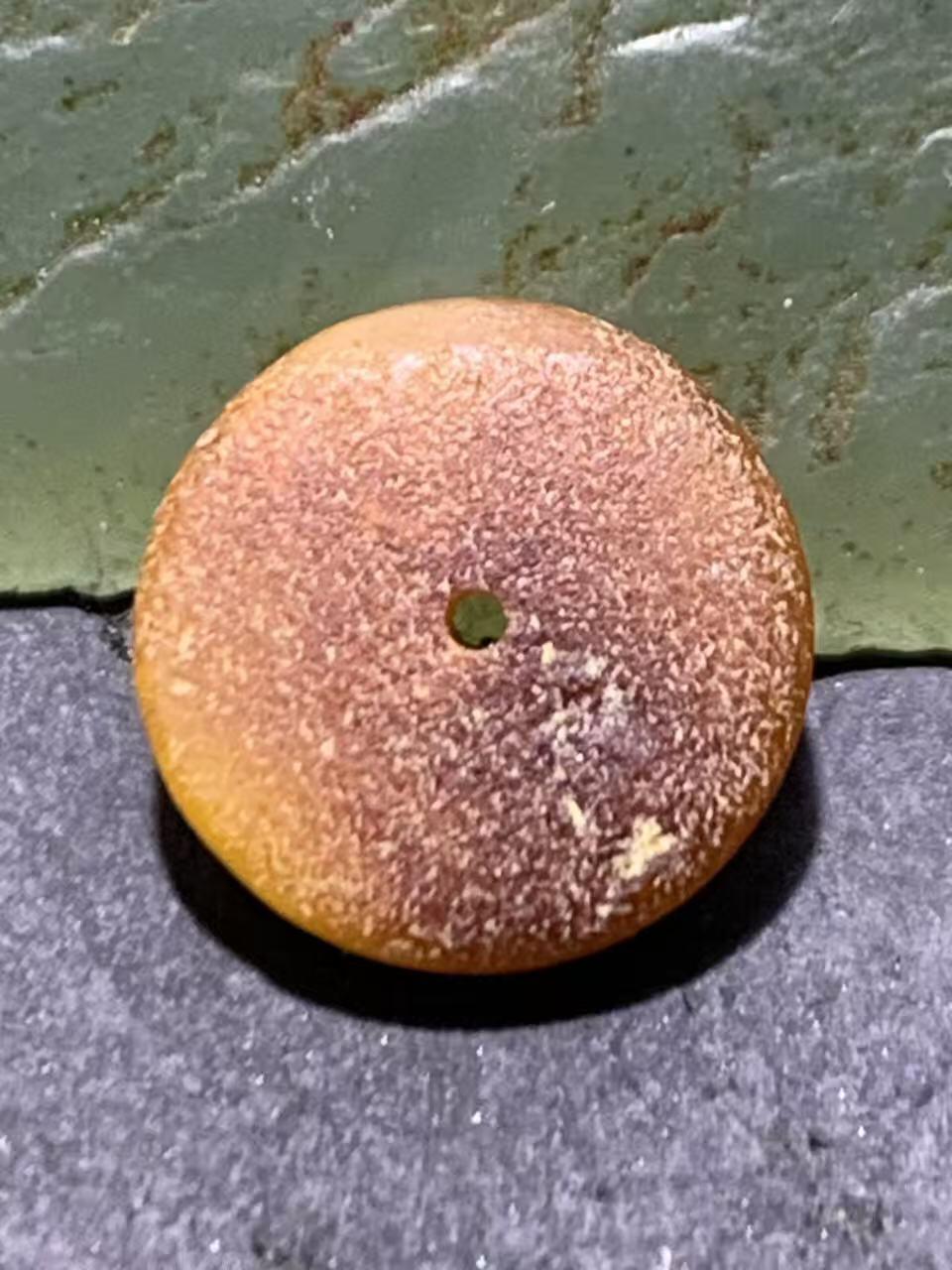 精美原皮蜜蜡小饼子一个！！