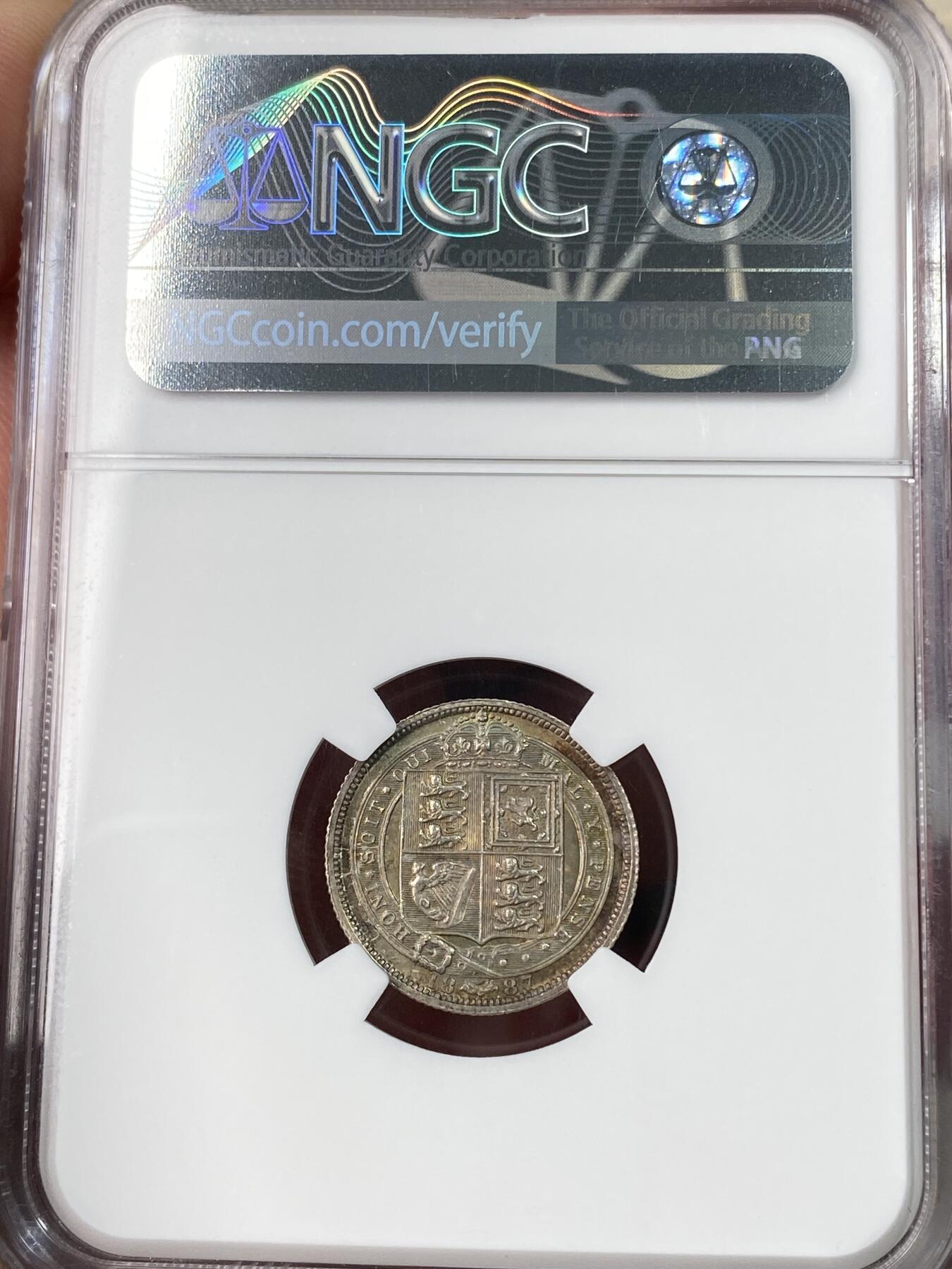 万国钱币拍卖第064期 NGC MS65 1887年英国维多利亚女皇高冠盾徽6便士银币盾徽版 厚重英式天鹅绒孔雀绿五彩 全深打顶级BU状态