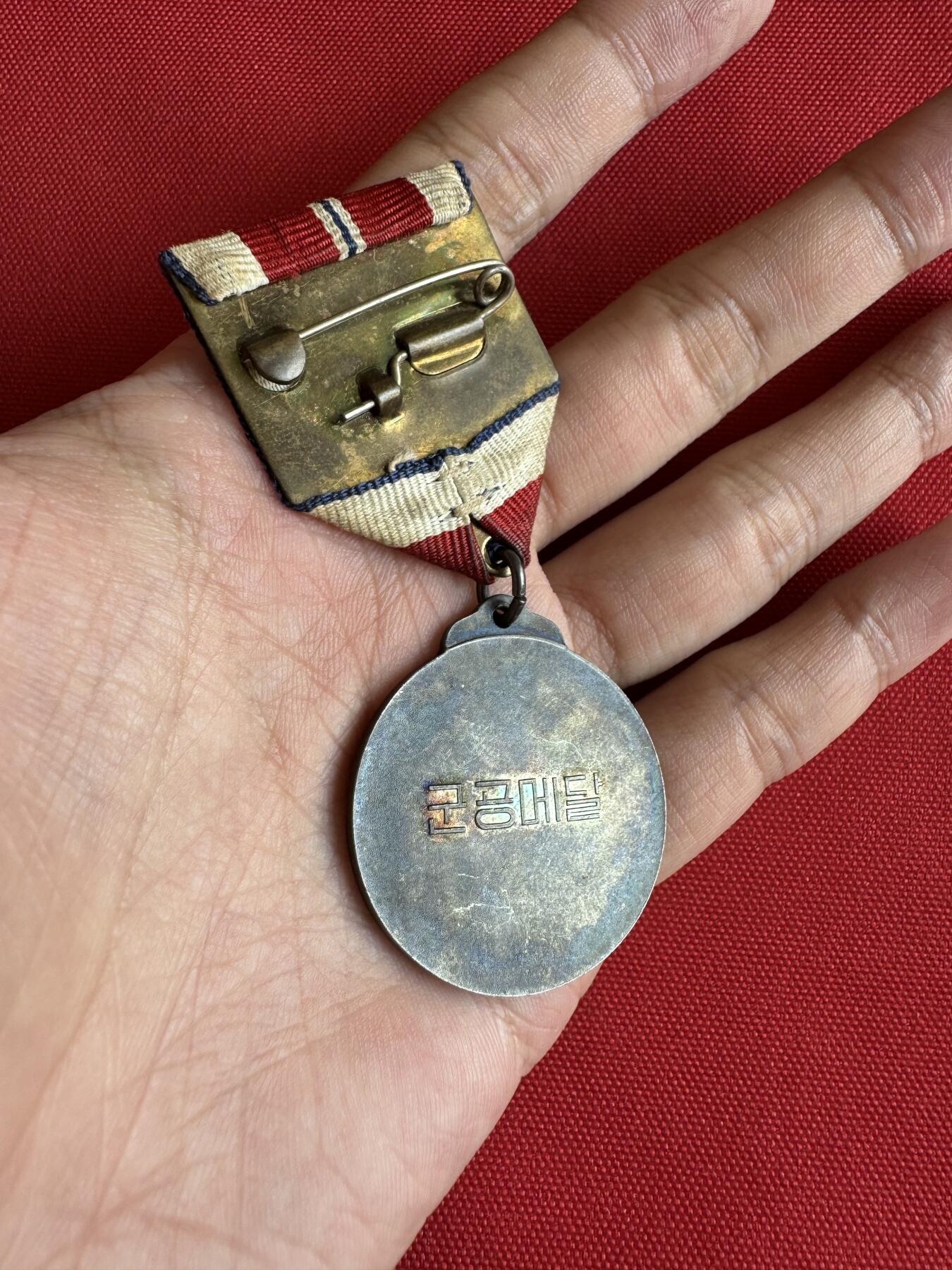 五哥徽章群   2号周四晚上八点4群联拍 银章