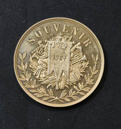 甄臻铺-世界币章拍卖（第58期），送拍享返佣金等优惠多多 - 法国音乐比赛镀金银章，35.25g45.9mm，菱形野猪头边铭 ，品相完美。