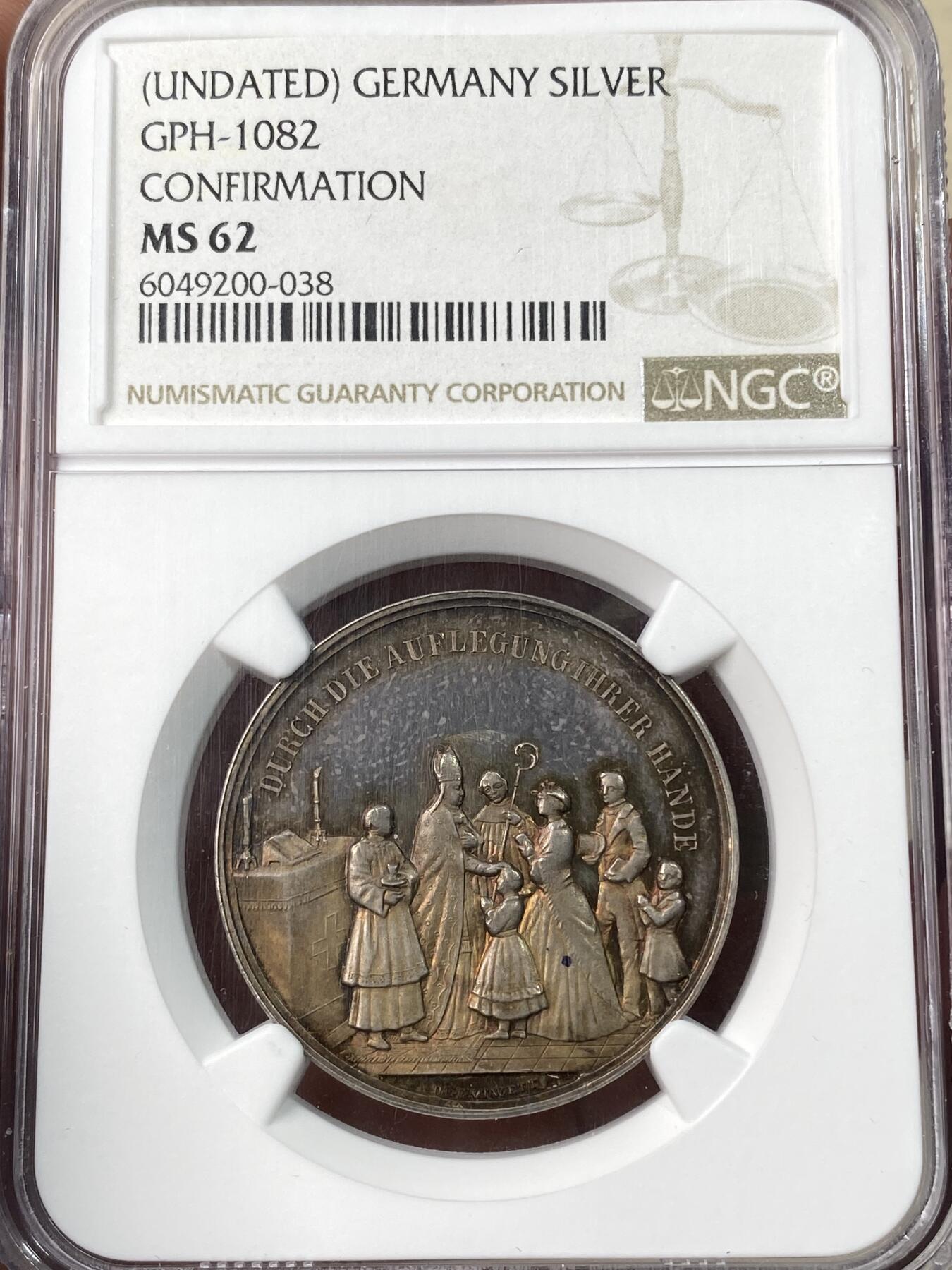 万国钱币拍卖第064期 NGC MS62 19世纪德国坚信礼洗礼纪念银章 镜面精铸人物刻画细腻 圣灵当空照耀 原味红玫瑰彩环绕