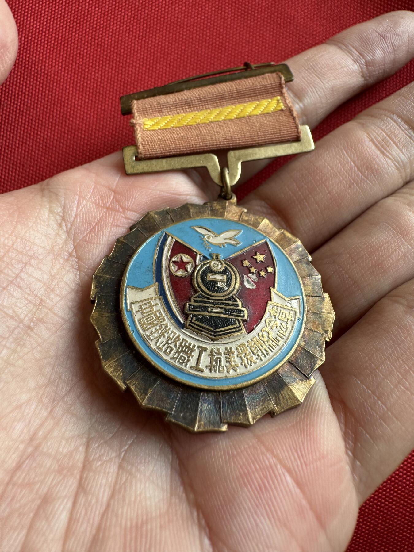 五哥徽章群   2号周四晚上八点4群联拍 铜章