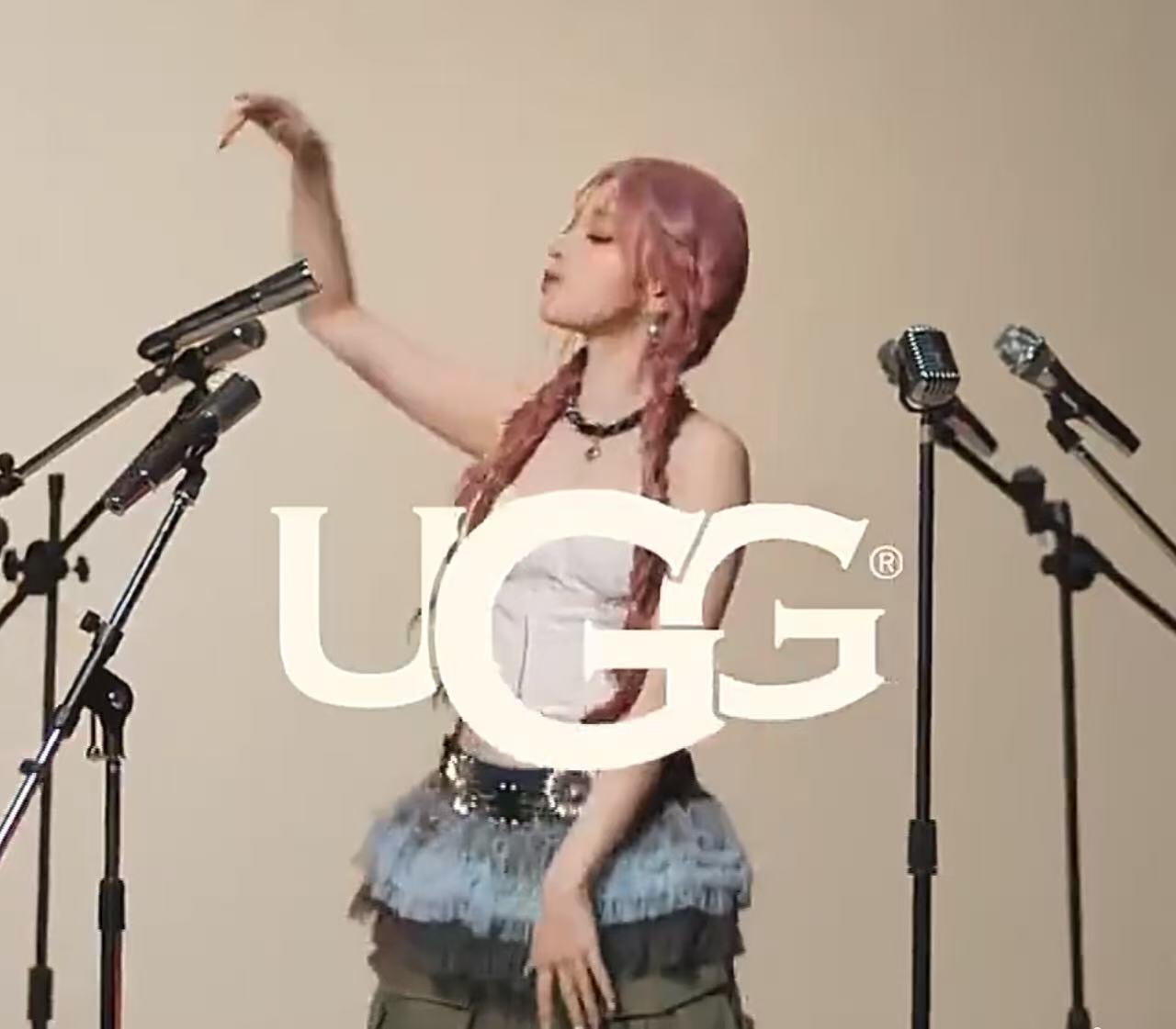 零元拍：星光赴约，茸意登场；步履同频，自在高光！UGG亚太区品牌大使宋雨琦亲签联名配色UGG Classic Clear Mini 雪地靴，每一步都自带高光，每一刻都Feels Like UGG，全新篇章，即刻启程~36码