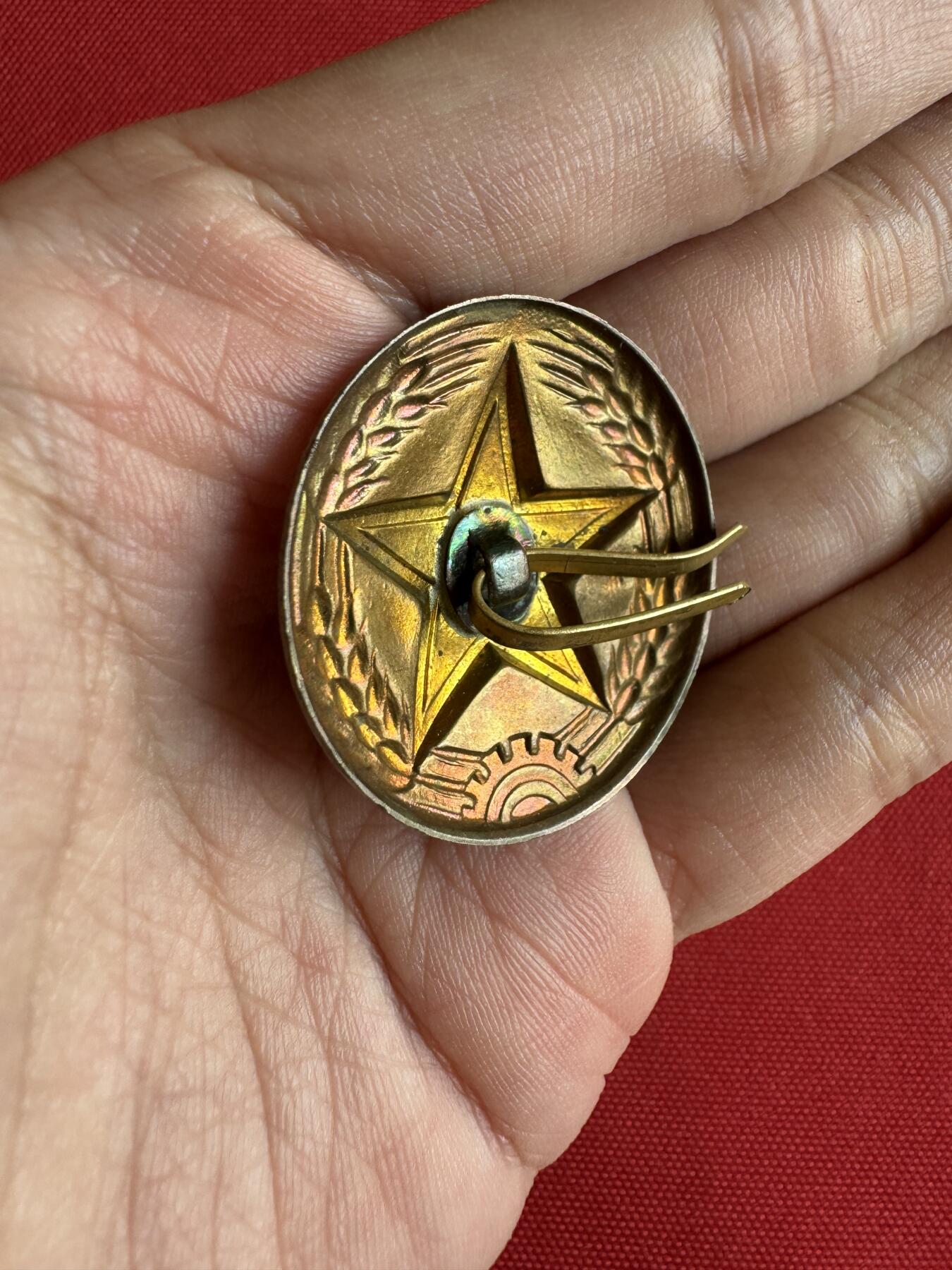 五哥徽章群   2号周四晚上八点4群联拍 帽徽