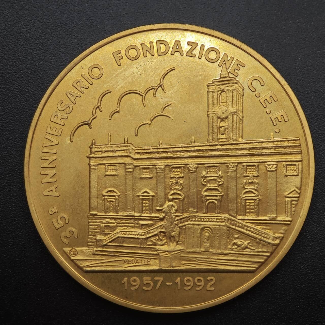 【淘币小摊】实时拍第八百八十七拍   散币场    每周一统一发货 意大利1992年欧洲经济共同体（CEE）成立35周年镀金纪念章（ECU DORATA）