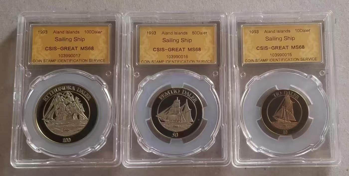 ❤️【币观天下】❤️ 第347期钱币拍卖场- 2026.4.3周五晚上6点半场 长期征集拍品  珍稀币奥兰群岛1993年纪念币三枚 铜镍合金，信泰评级封装，有氧化。