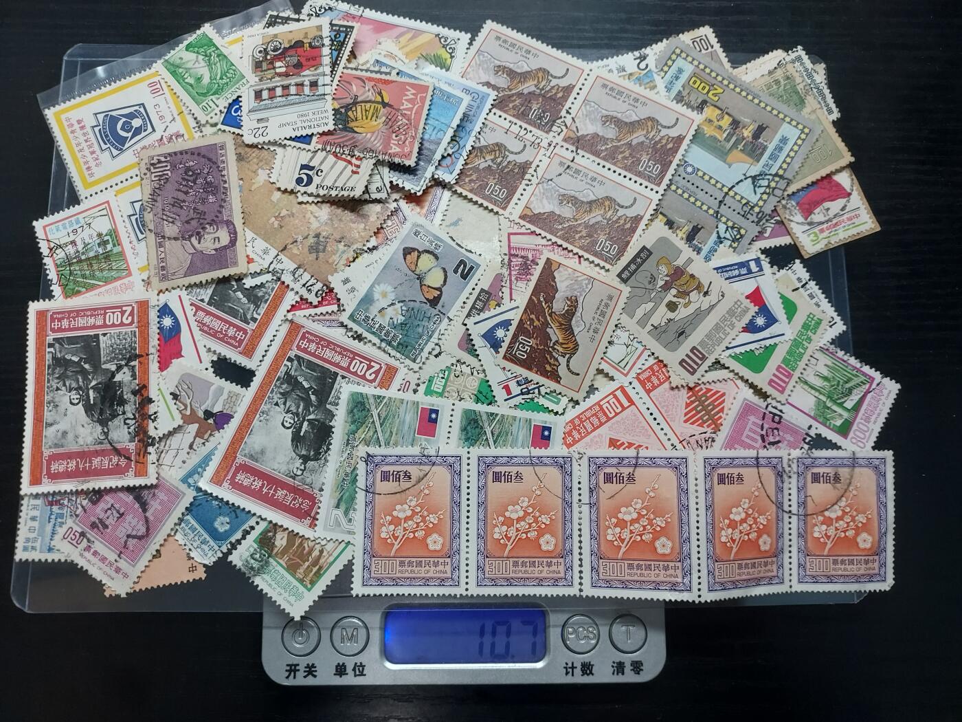 博彦收藏    4月8日 8点 邮票专场 中外国邮票一组 重210克左右 约100枚（估算值）部分有瑕疵 部分上品 