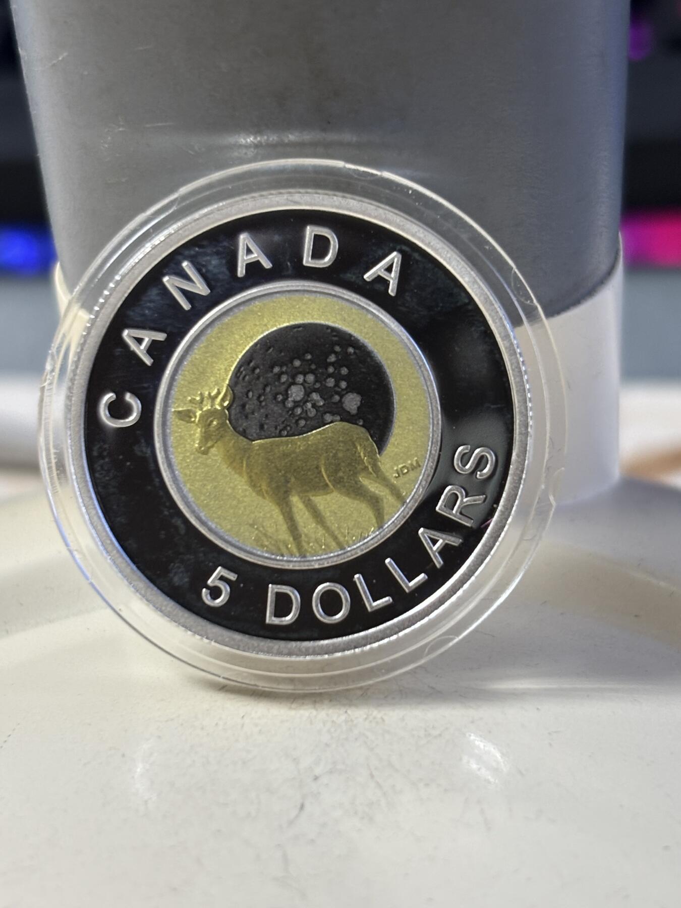 第196期拍卖 加拿大2011年阿尔冈京族满月系列月下麋鹿银铌币，925银/999铌，7.1克/1.4克，发行7500枚