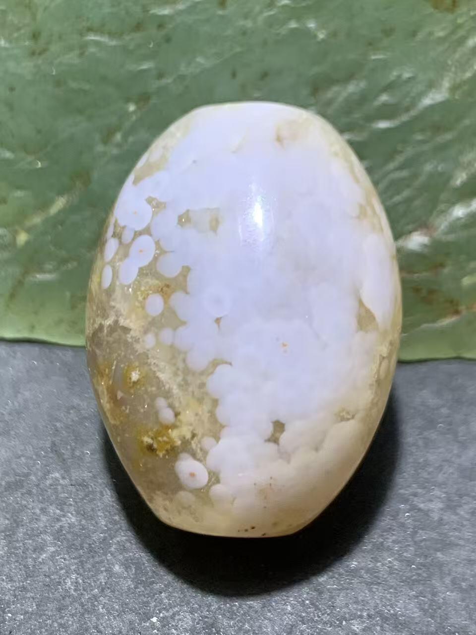 精美冰飘糖心料奶白鱼籽纹战国红玛瑙随形勒子一颗！