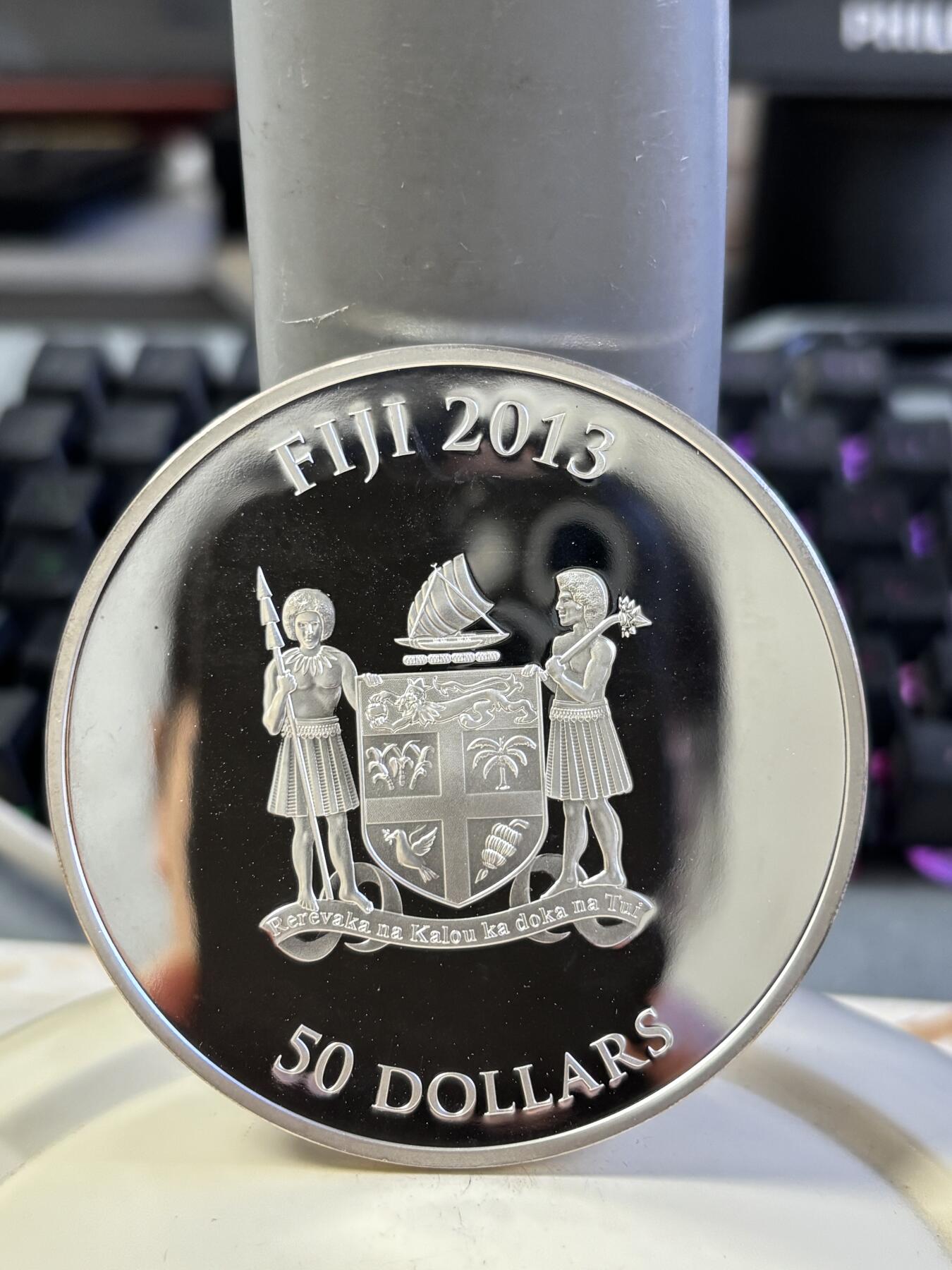 第196期拍卖 斐济2013年法老宝藏系列镶嵌白云石宝石2盎司银币，999银，发行量999枚