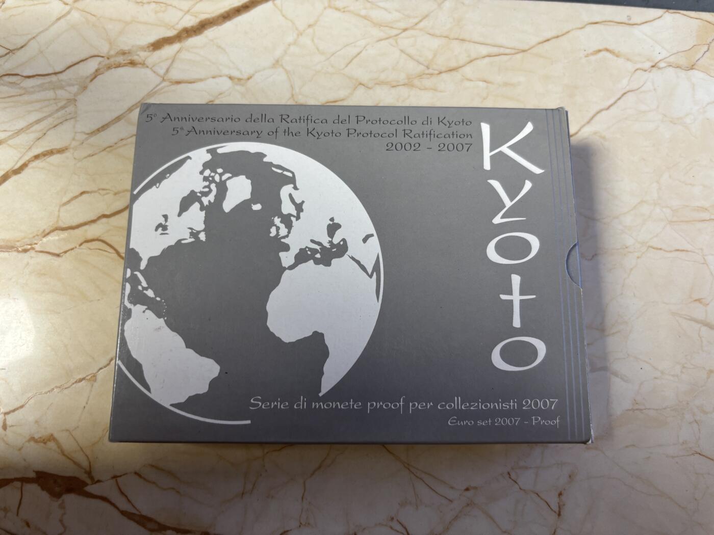 第196期拍卖 意大利2007年京都议定书精制套币含银币，925银，18克，发行5500套