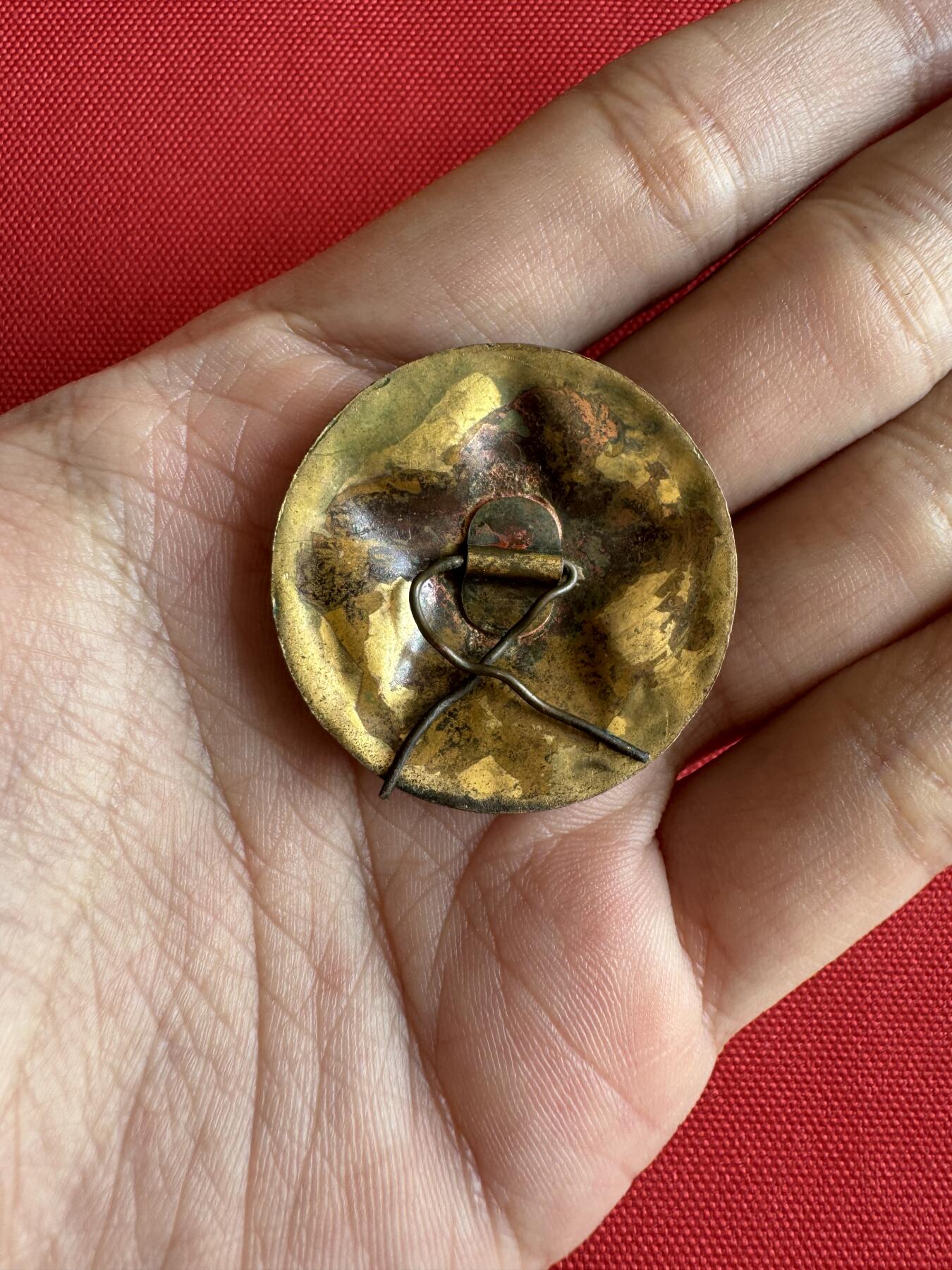 五哥徽章群   2号周四晚上八点4群联拍 帽徽