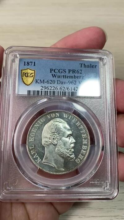 万国钱币拍卖第064期 PCGS PR62 1871年德国符腾堡普法战争精制胜利泰勒 在普制易得而精制难求的胜利系列中 精制符腾堡又是其中难度较大的品种 深度镜面底板与银霜感极强的浮雕形成强烈对比 顶级收藏品质