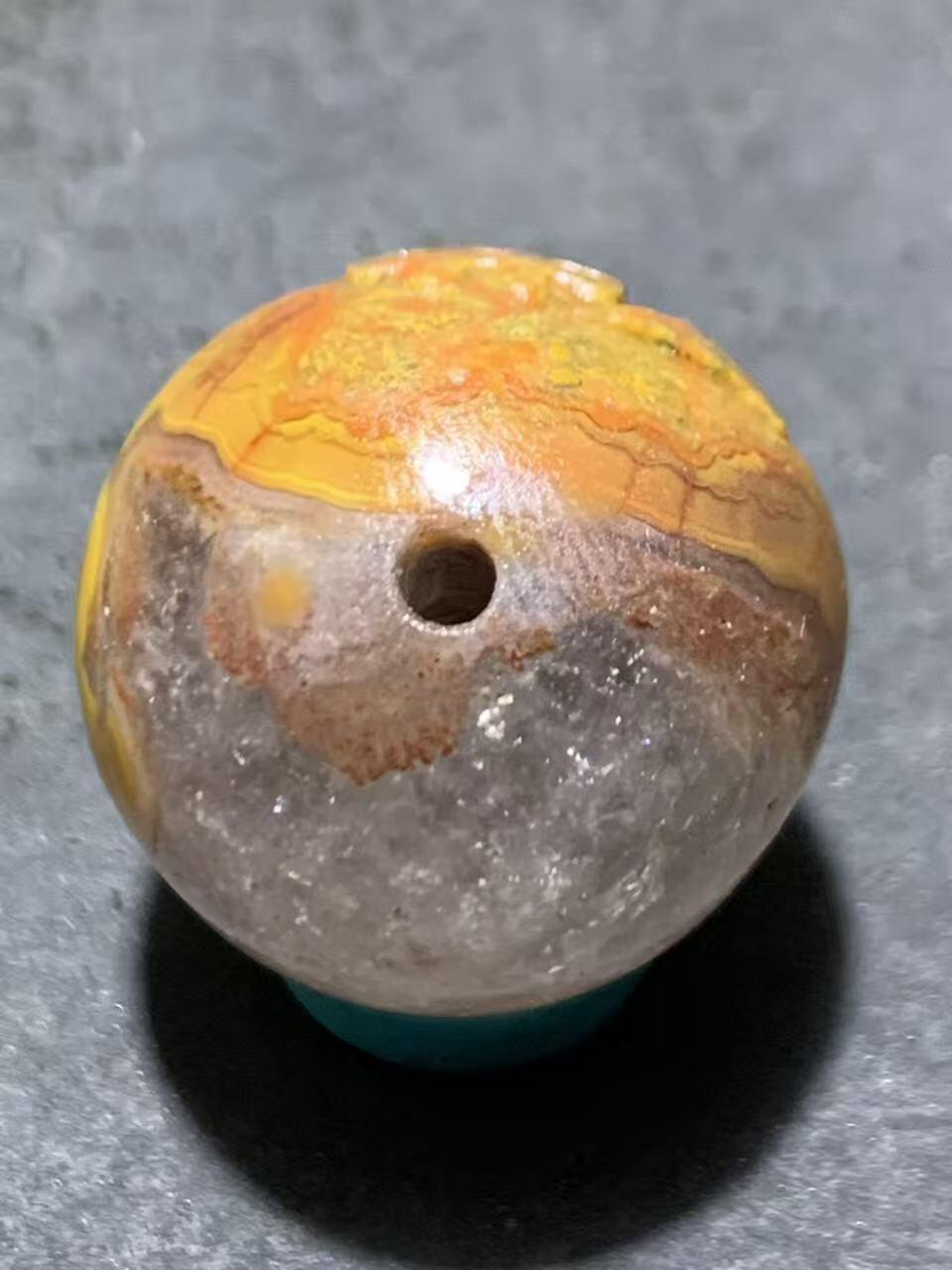 精美冰飘草花纹战国红玛瑙手工俏色巧雕佛字2.0珠一个