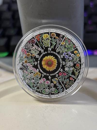 第196期拍卖 - 利比里亚2024年花卉钟表1盎司彩色纪念银币，1盎司，发行333枚