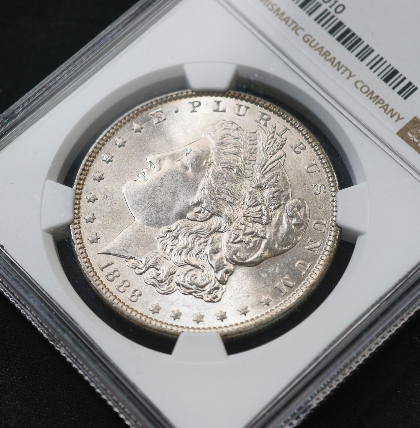 甄臻铺-世界币章拍卖（第58期），送拍享返佣金等优惠多多 NGC-MS65 美国 1888年 摩根银币 高分吉祥年
