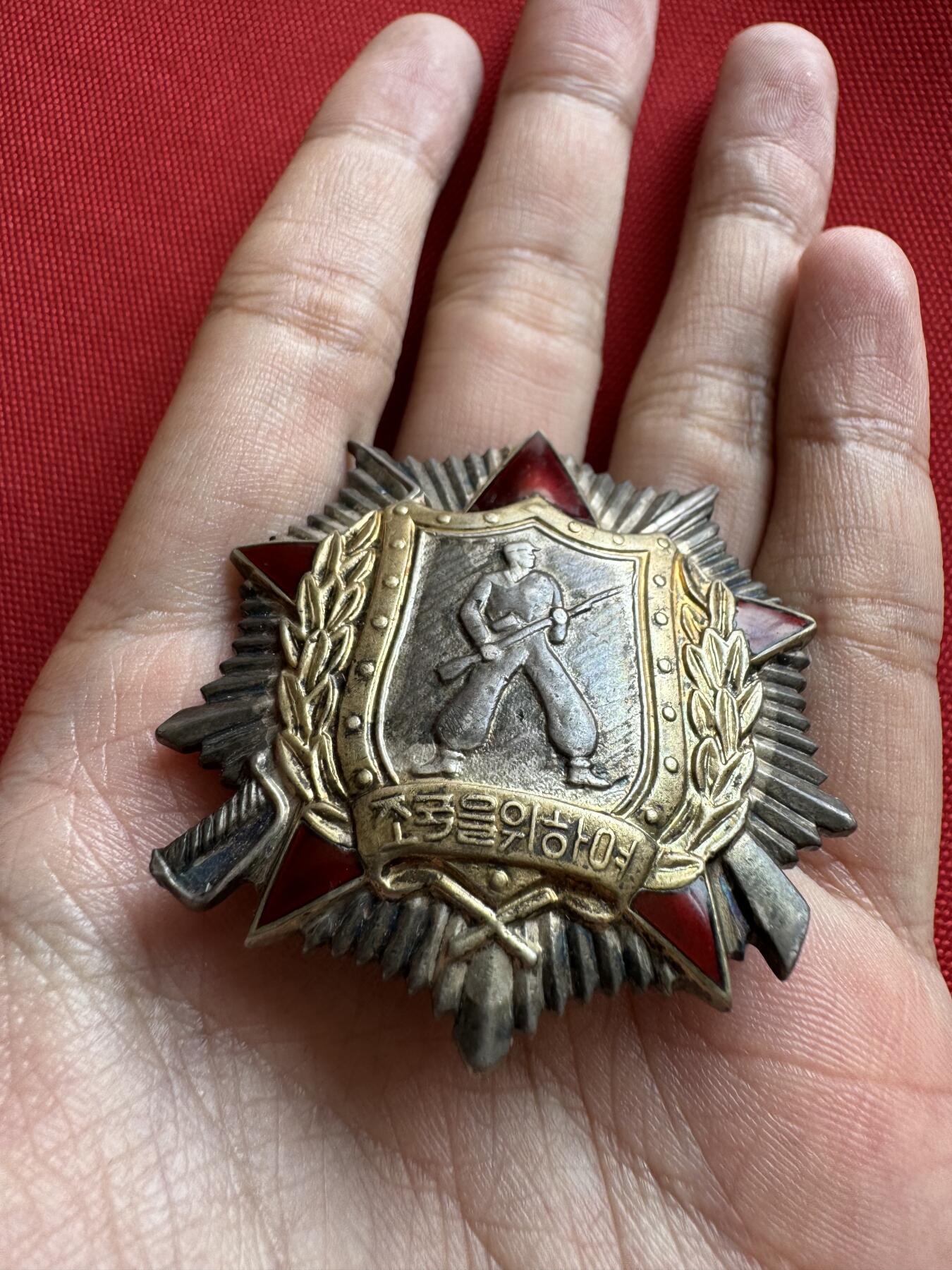 五哥徽章群   2号周四晚上八点4群联拍 银章