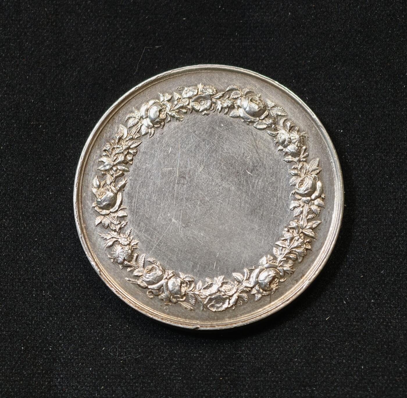 甄臻铺-世界币章拍卖（第58期），送拍享返佣金等优惠多多 1879年法国婚姻与爱情银章，背面无刻字可自用，14g，950银 背面无刻字可自用， 少见烟斗ar银标 （烟斗边铭仅1879年12月使用一个月） 非常稀有。