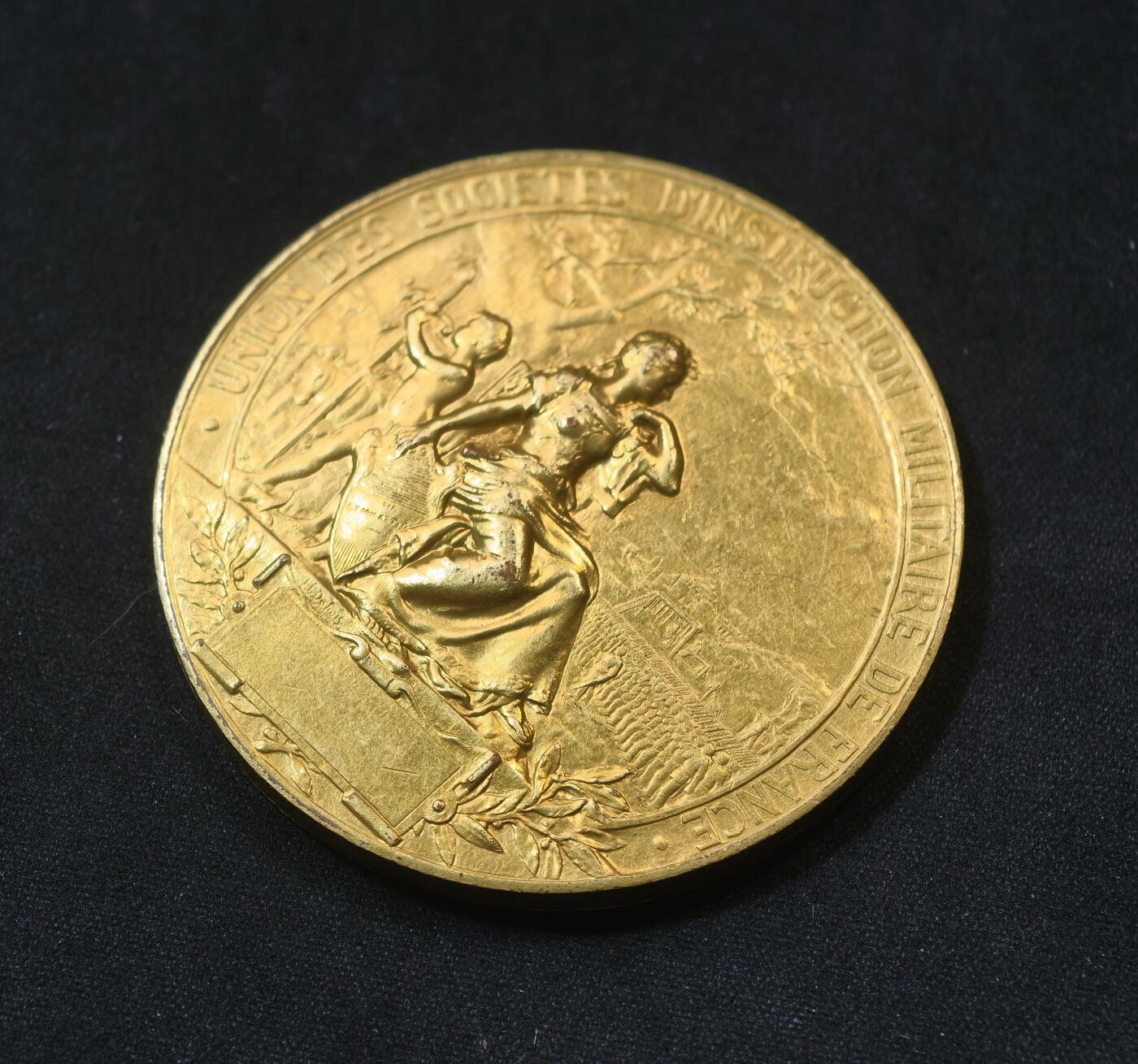 甄臻铺-世界币章拍卖（第58期），送拍享返佣金等优惠多多 法国马赛曲镀金铜章 ，62.65g，50.3mm，丰饶角铜标边铭  法国革命题材