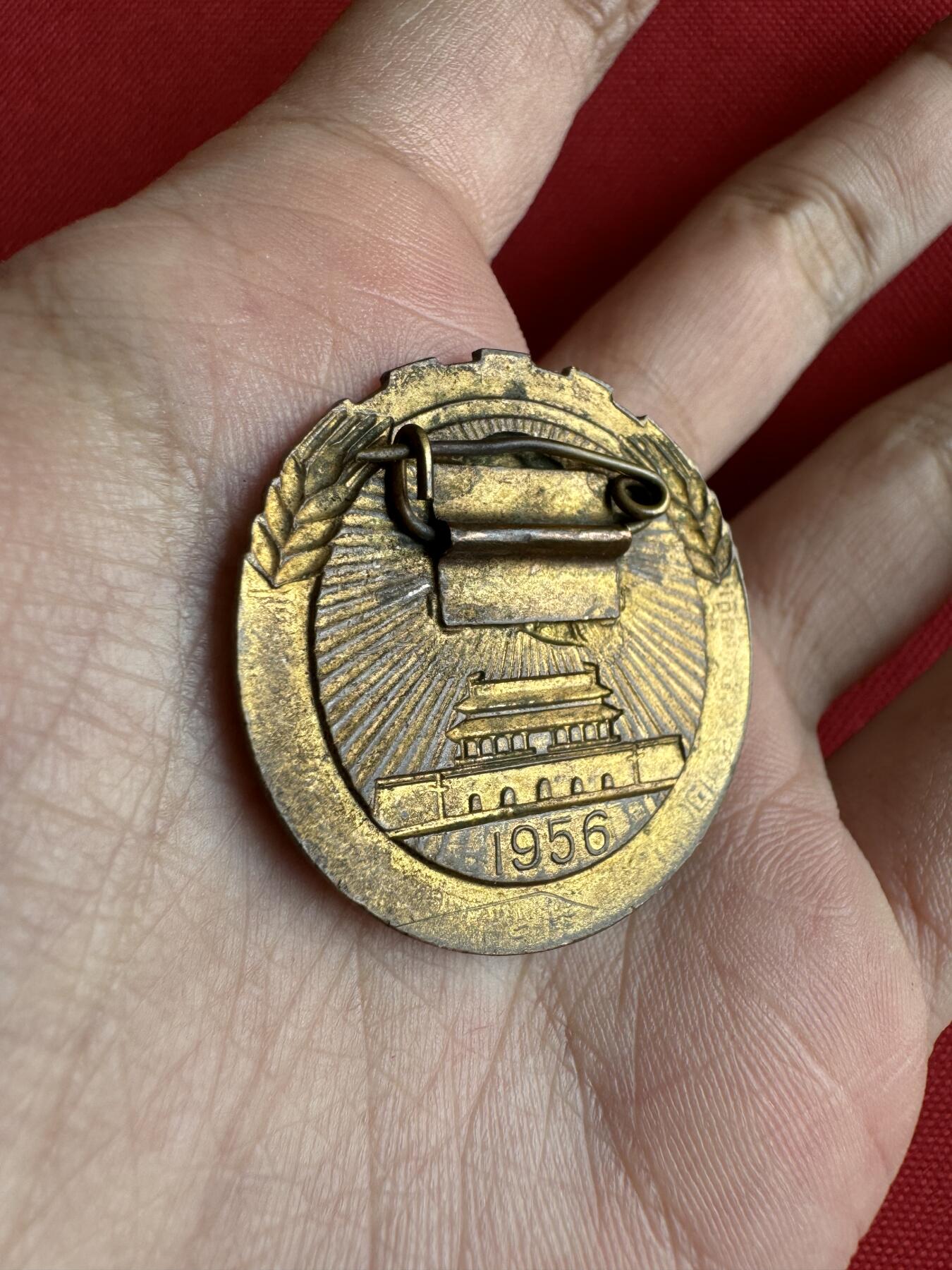 五哥徽章群   2号周四晚上八点4群联拍 铜章