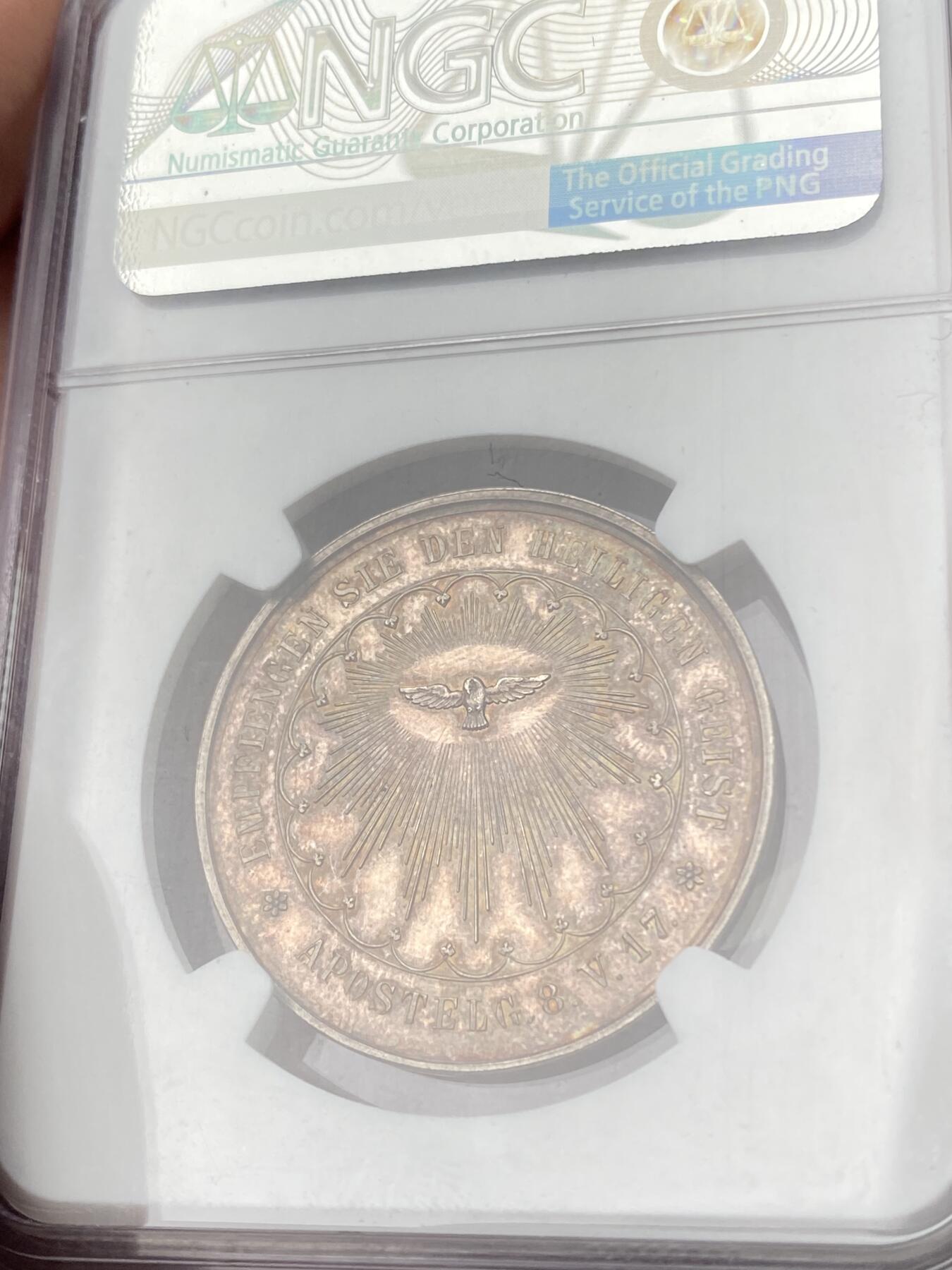 万国钱币拍卖第064期 NGC MS62 19世纪德国坚信礼洗礼纪念银章 镜面精铸人物刻画细腻 圣灵当空照耀 原味红玫瑰彩环绕