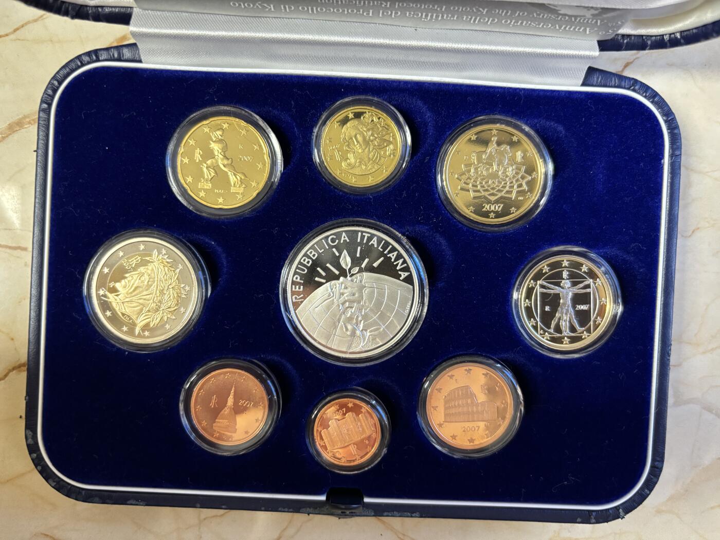 第196期拍卖 意大利2007年京都议定书精制套币含银币，925银，18克，发行5500套