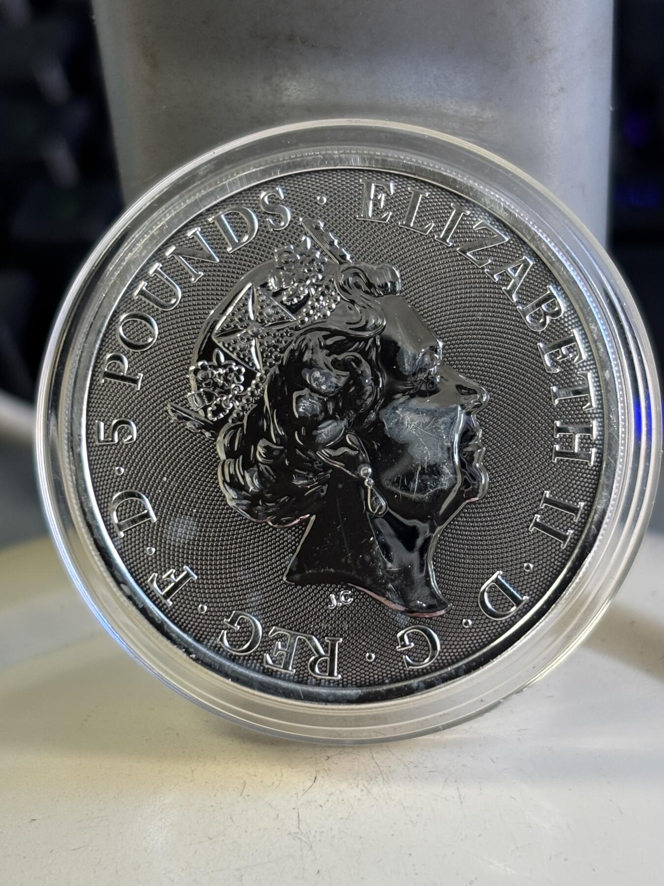 第196期拍卖 英国2020年女王神兽系列白马2盎司加厚纪念银币，9999银，有瑕疵