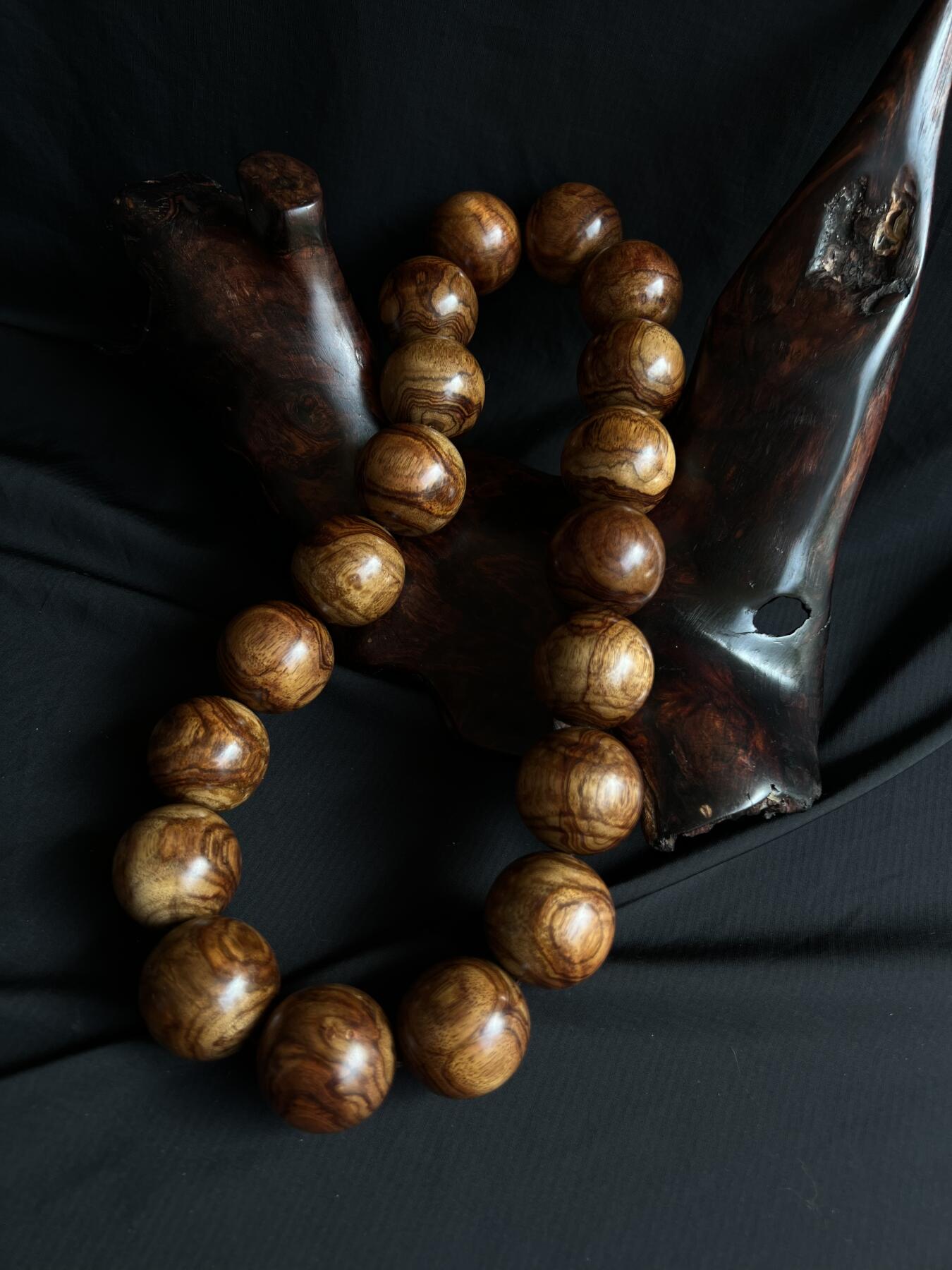 零元拍：对眼海南黄花梨满花鬼眼荧光3.0X18颗豪华大手持，手串