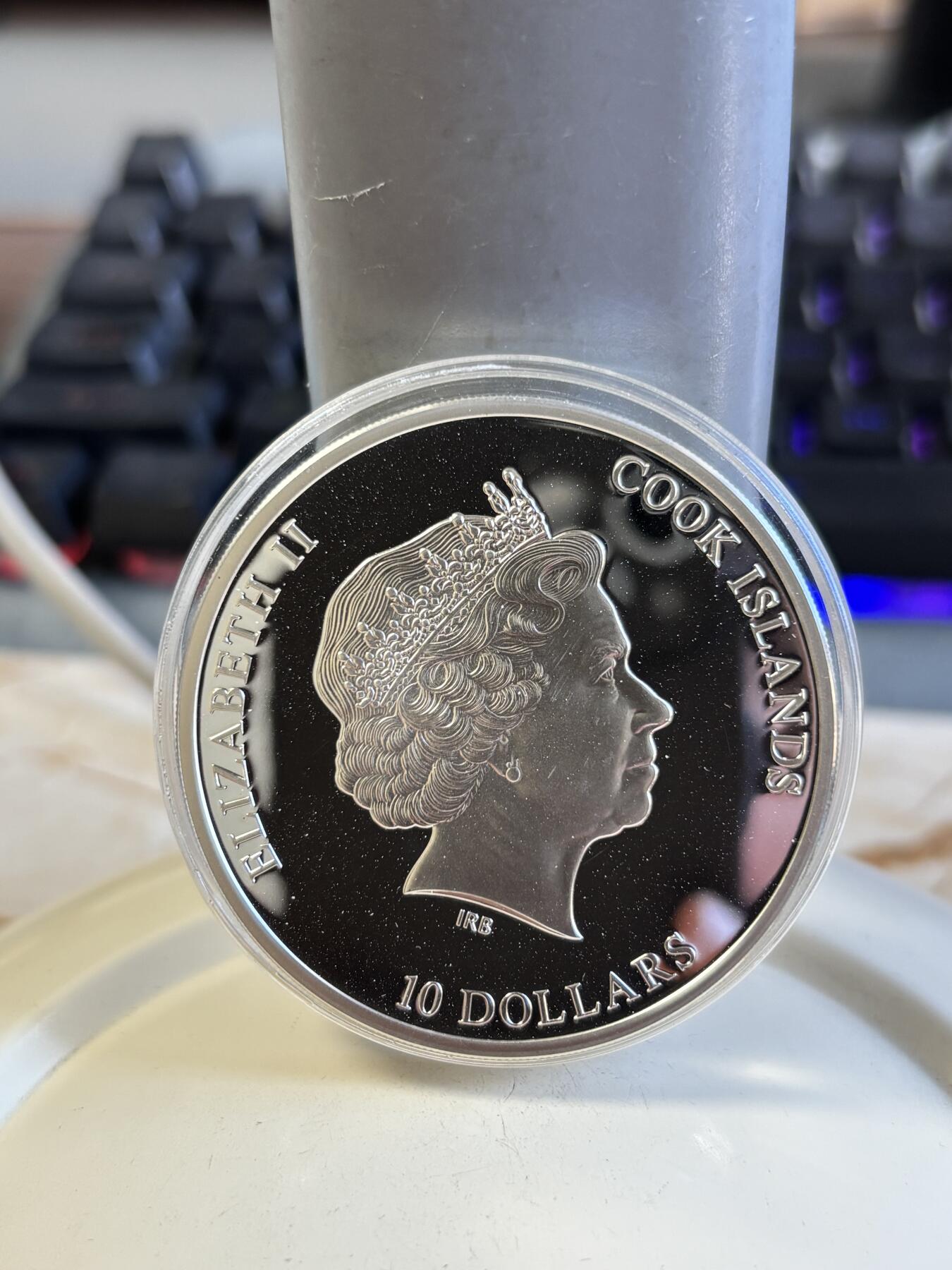 第196期拍卖 库克2013年镶嵌纳米芯片宇宙探索精制彩色银币，925银，50克，发行1000枚