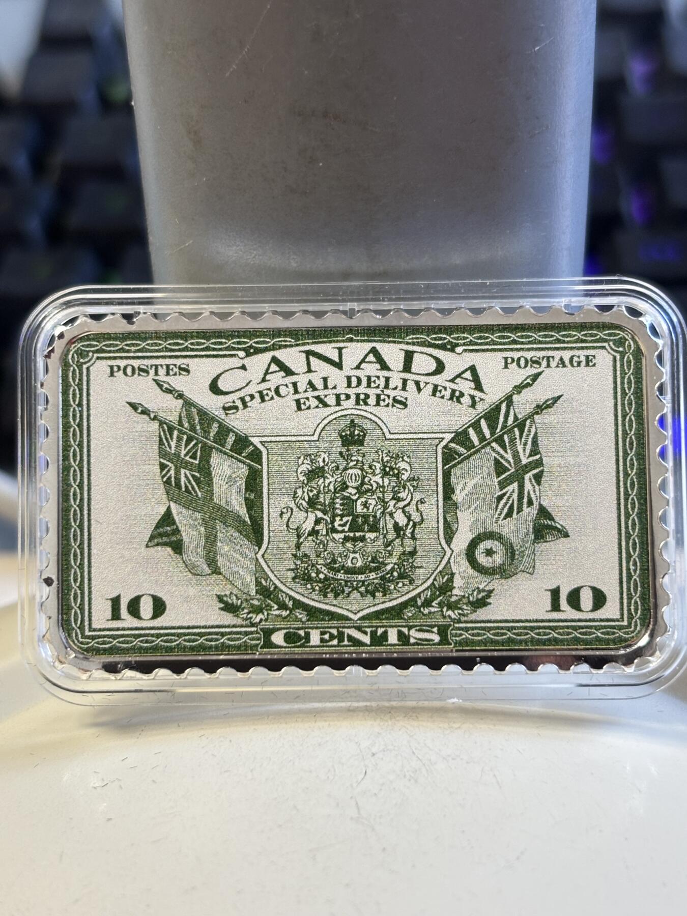 第196期拍卖 加拿大2019年历史邮票系列徽章和国旗1盎司彩银币，9999银，发行5000枚