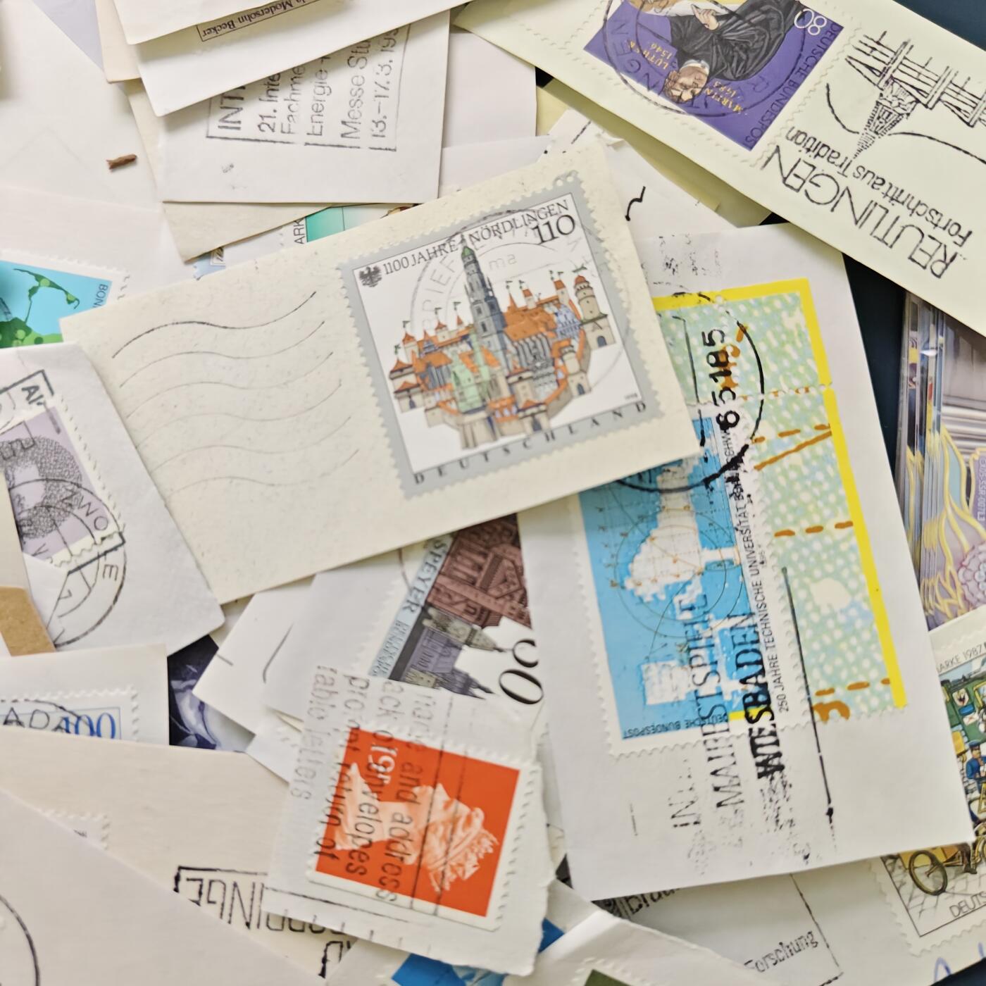 【全场包邮】纯粹捡漏拍517场 【邮票】世界各国各年份邮票剪片及卡牌一盒