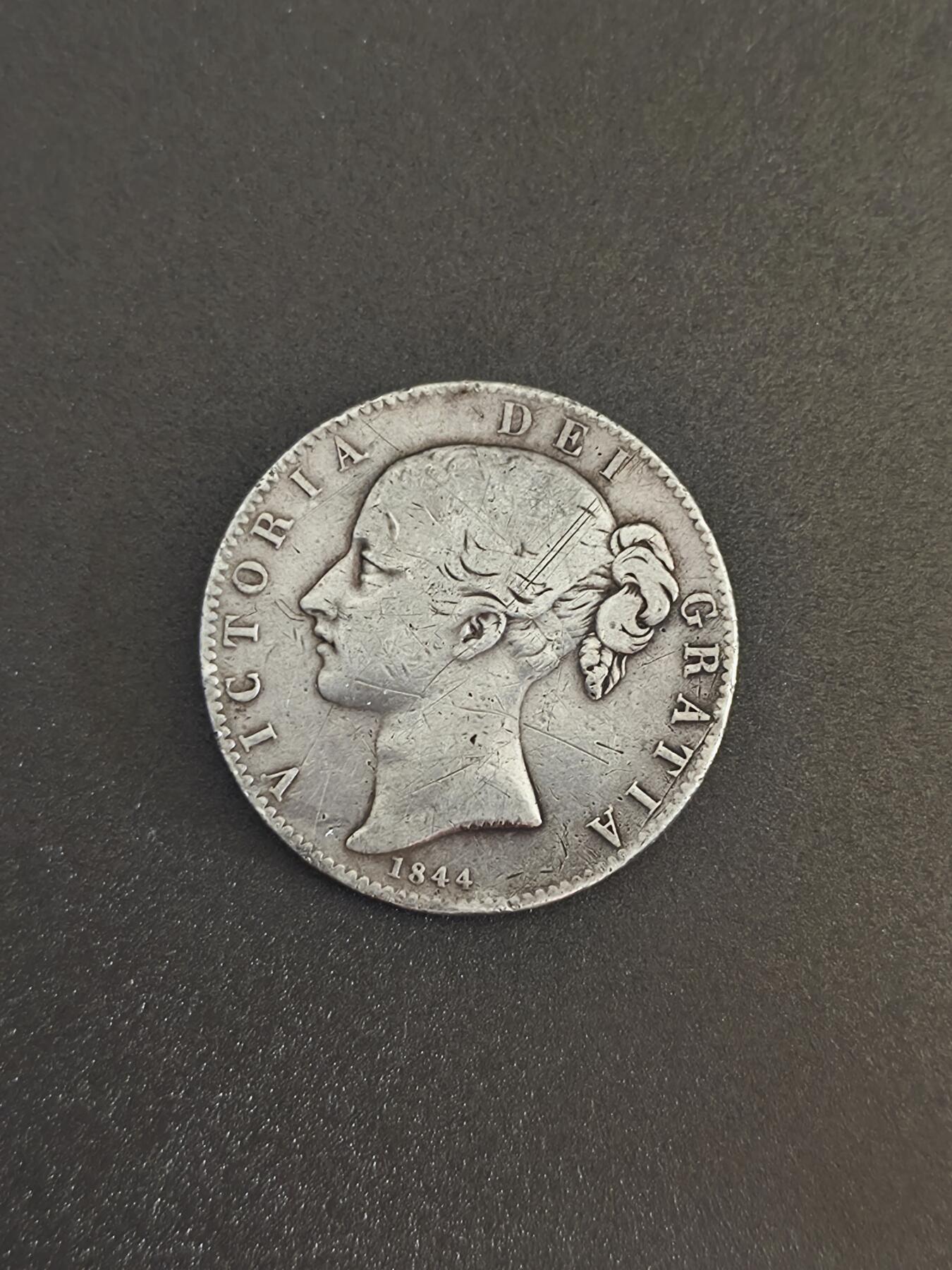 机制币银元拍场 臻品多多 1844英国小维克朗大银币，维多利亚青年版，流通品相如图 状态尚可，925银，保真