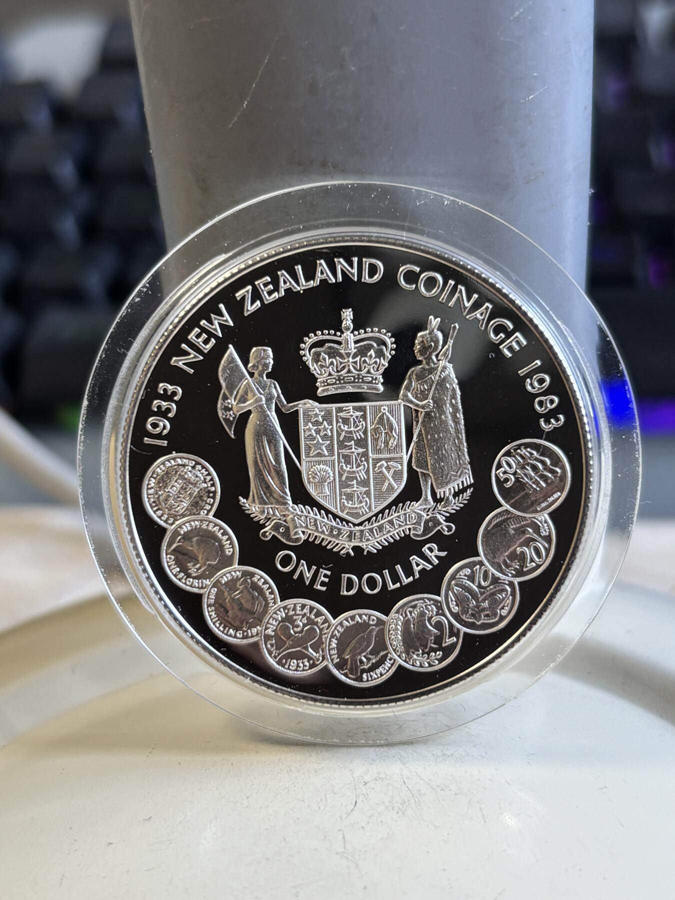 第195期拍卖 新西兰1983年铸币50周年，特别纪念精致大银币带盒证书，27.216克，925银