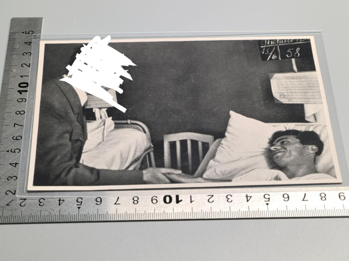 小驴勋章奖章收藏4月4日周六晚六点拍卖（珍爱和平，收藏战争，铭记历史，勿忘国耻，忠党爱国。有偿代拍，送拍规则在简介最后，参拍须阅读规则后再参拍，关系到运费包装发货时效真假辨别等关键信息，拍卖时不再发原图，看大图店主微信码在拍卖店铺介绍里） 大号画家宣传卡片