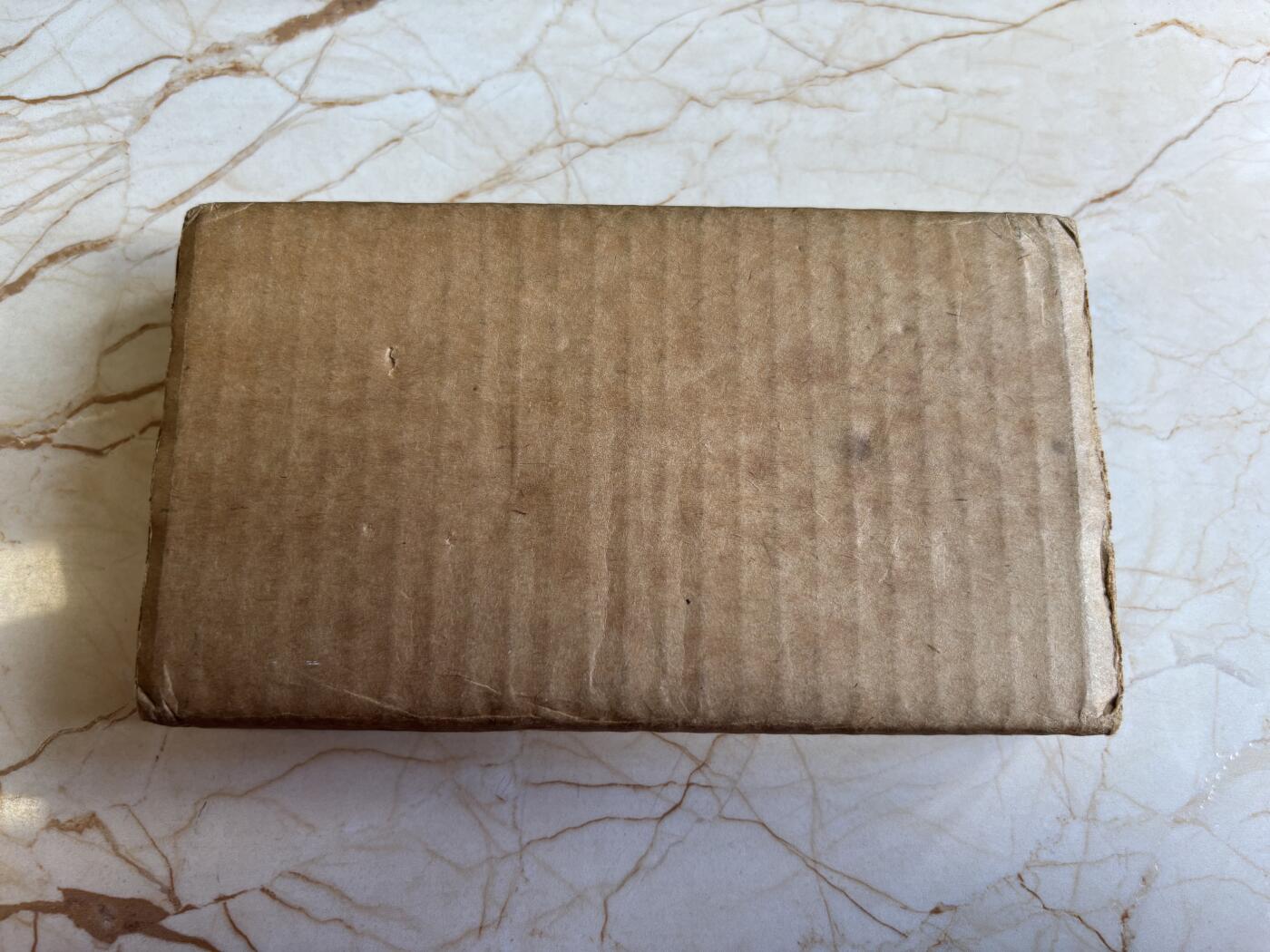 第195期拍卖 冰岛1974年人类定居冰岛1100周年纪念精制大银币一组，两枚面值分别为500克朗和1000克朗，共计50克，925银，此等品相外加原盒证书非常难得