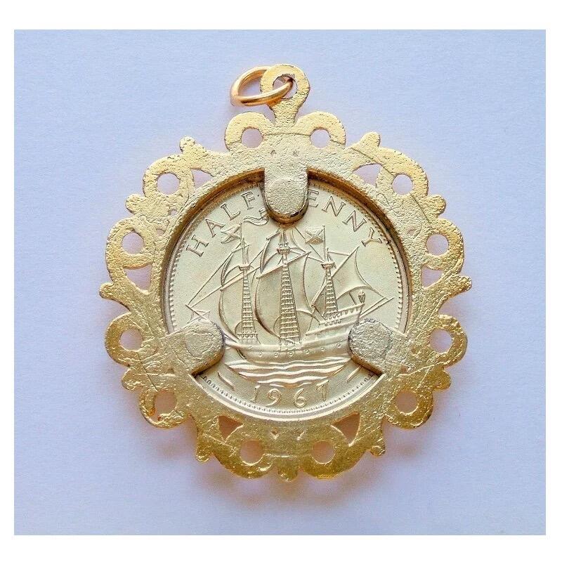 纯手工 英国1967年 伊丽莎白镀金高浮雕精制币章吊坠 40MM