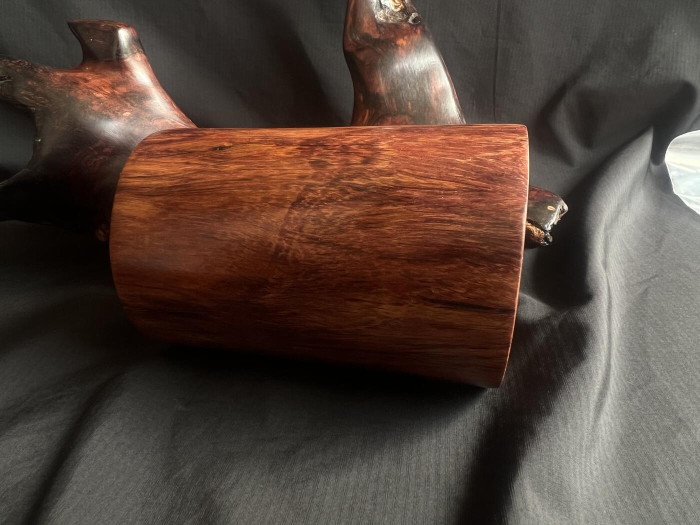 零元拍：海南黄花梨笔筒，整颗料抠出，口径：75/108MM