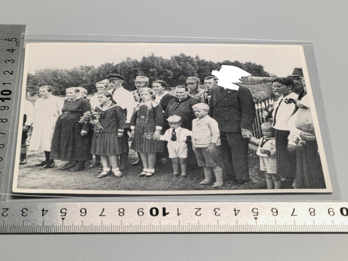 小驴勋章奖章收藏4月4日周六晚六点拍卖（珍爱和平，收藏战争，铭记历史，勿忘国耻，忠党爱国。有偿代拍，送拍规则在简介最后，参拍须阅读规则后再参拍，关系到运费包装发货时效真假辨别等关键信息，拍卖时不再发原图，看大图店主微信码在拍卖店铺介绍里） 大号画家宣传卡片