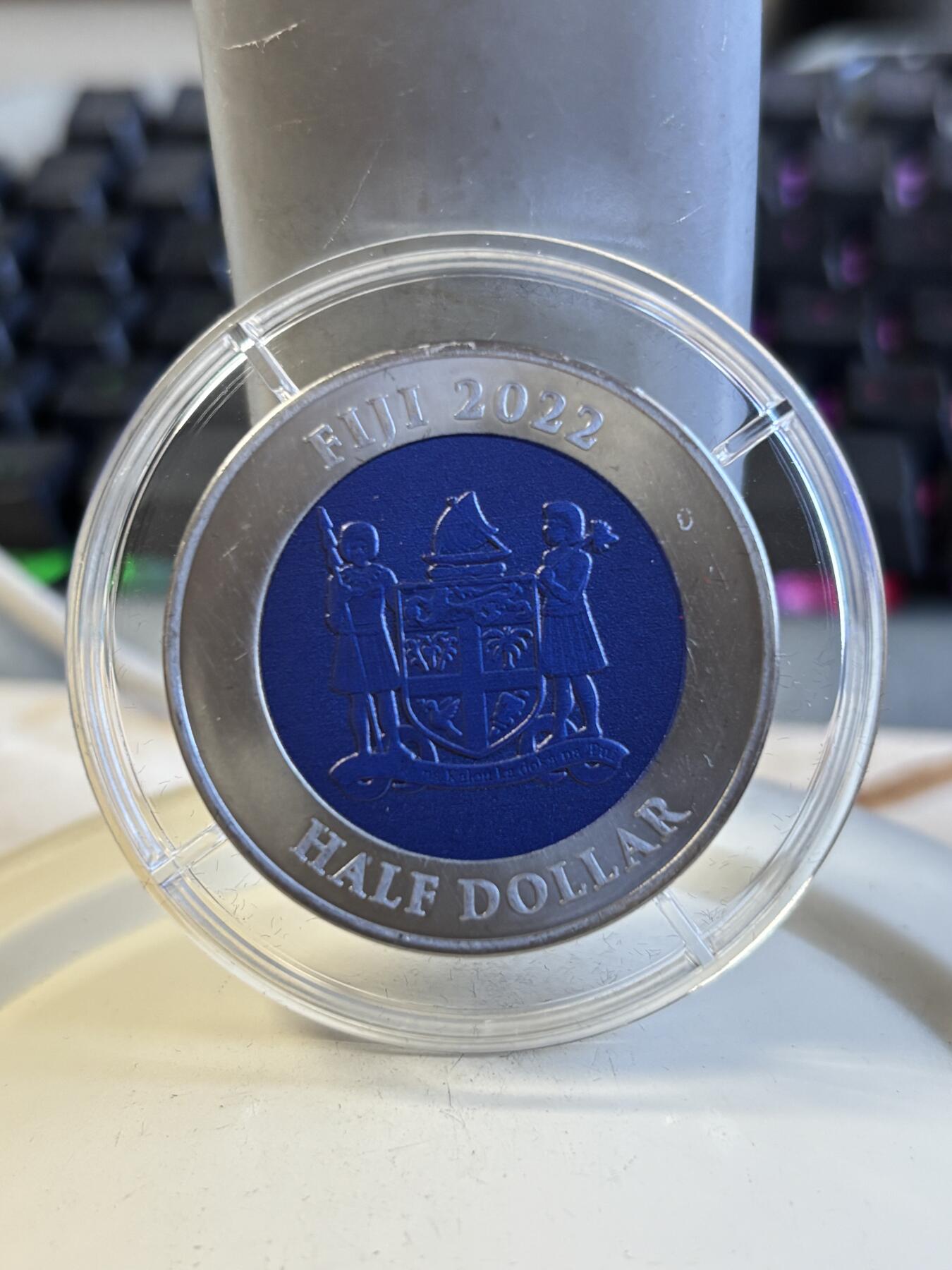 第196期拍卖 斐济2022年哈勃望远镜彩色钛金属纪念币