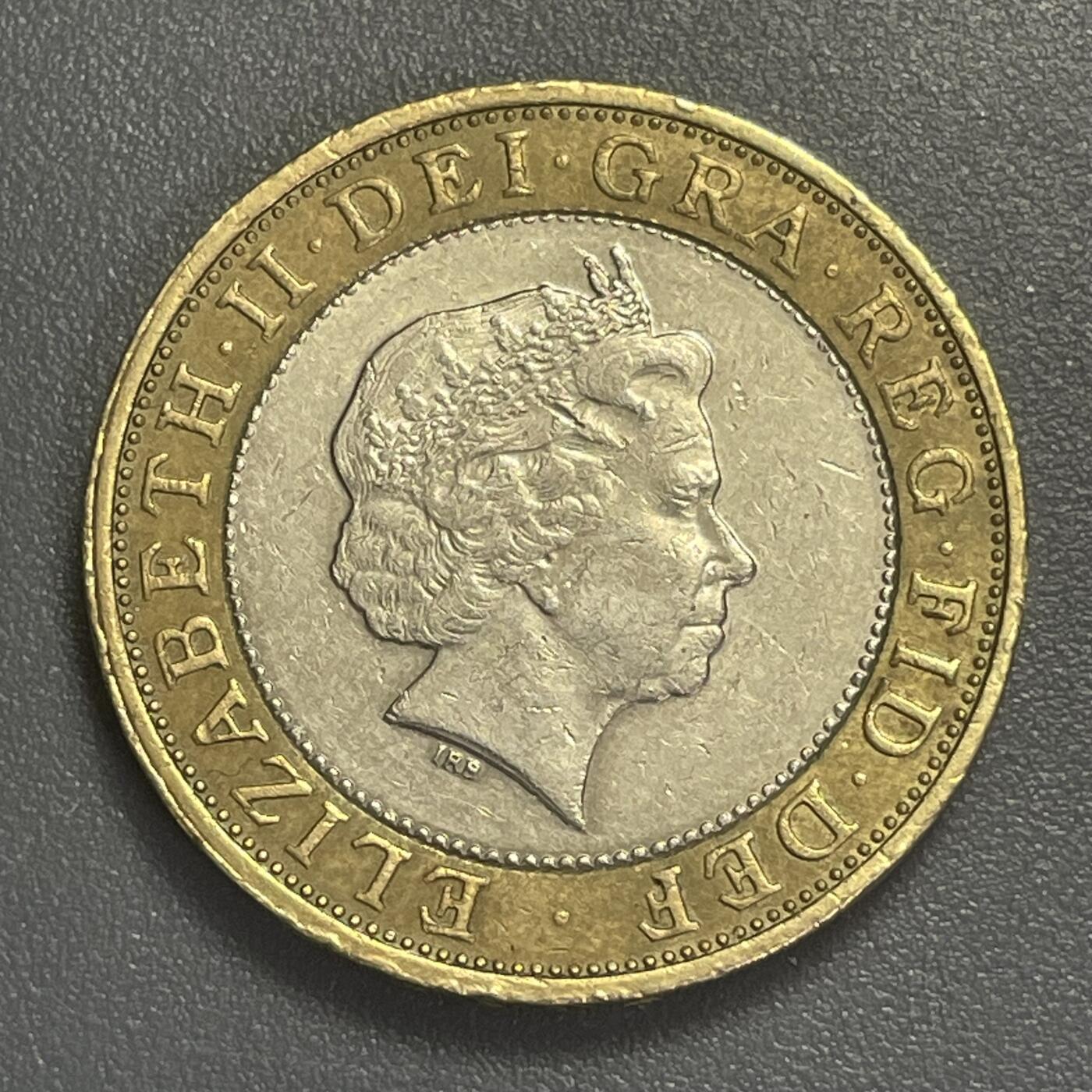 回流0406 英国2001年2英镑双金属币 齿轮科技