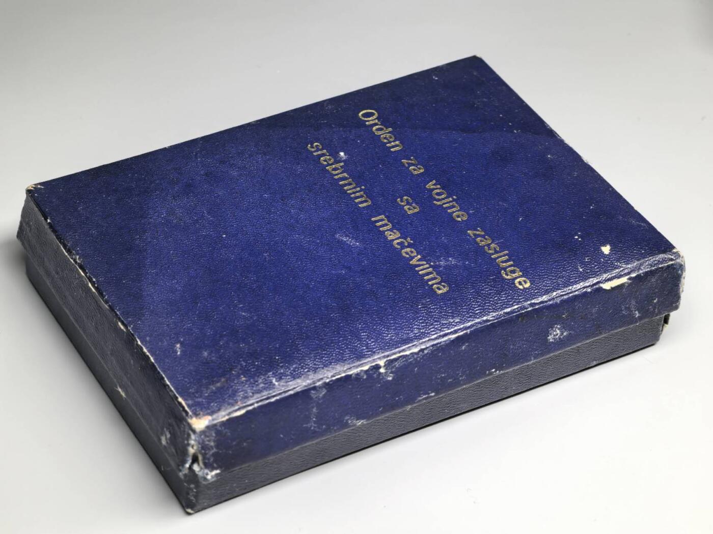 小驴勋章奖章收藏4月4日周六晚六点拍卖（珍爱和平，收藏战争，铭记历史，勿忘国耻，忠党爱国。有偿代拍，送拍规则在简介最后，参拍须阅读规则后再参拍，关系到运费包装发货时效真假辨别等关键信息，拍卖时不再发原图，看大图店主微信码在拍卖店铺介绍里）