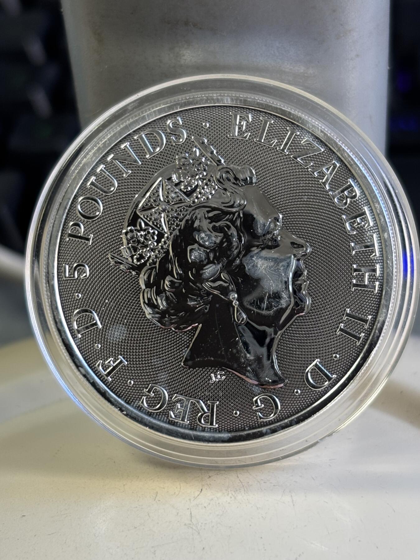 第196期拍卖 英国2020年女王神兽系列白马2盎司加厚纪念银币，9999银，有瑕疵