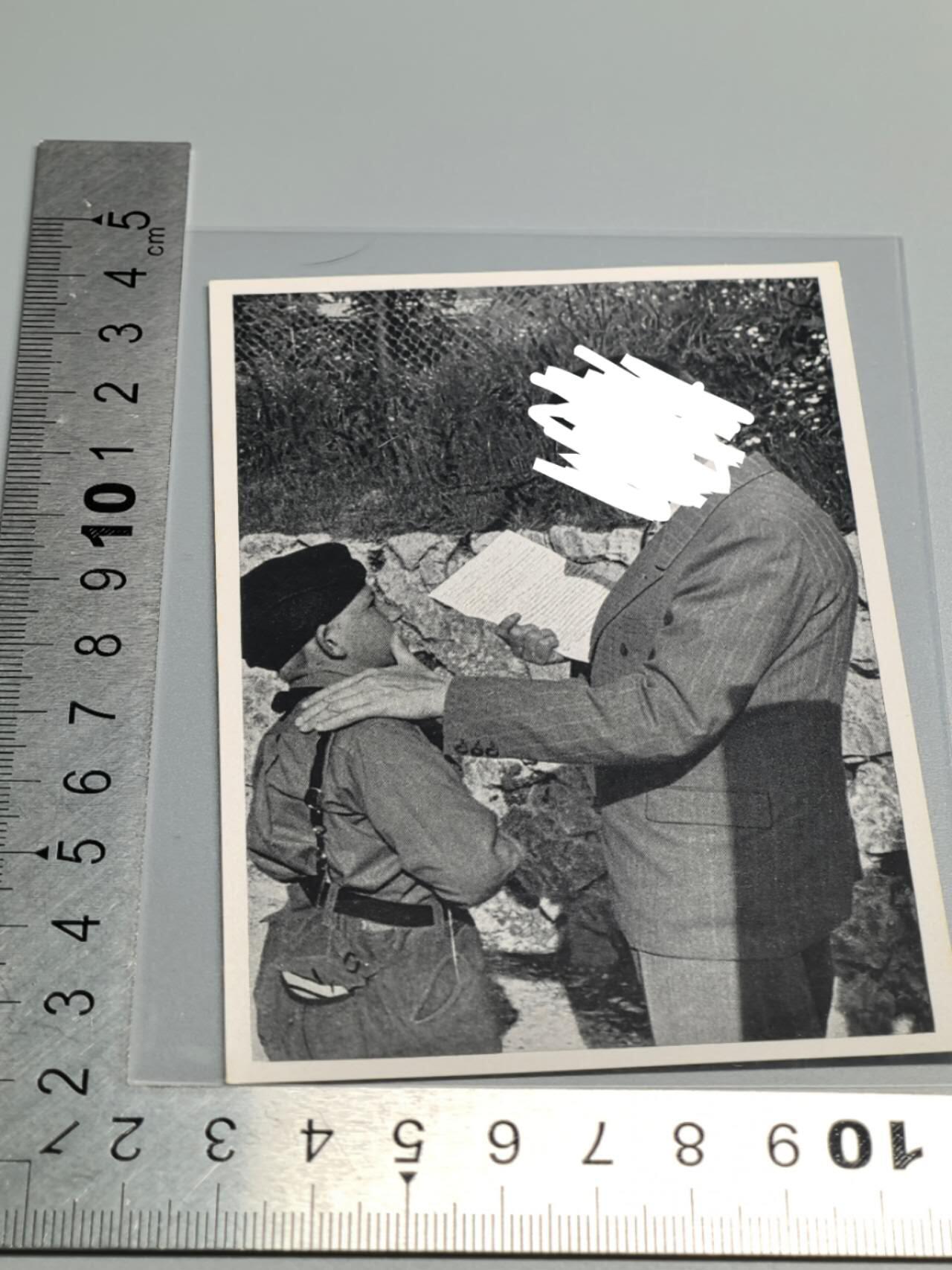 小驴勋章奖章收藏4月4日周六晚六点拍卖（珍爱和平，收藏战争，铭记历史，勿忘国耻，忠党爱国。有偿代拍，送拍规则在简介最后，参拍须阅读规则后再参拍，关系到运费包装发货时效真假辨别等关键信息，拍卖时不再发原图，看大图店主微信码在拍卖店铺介绍里） 画家宣传卡片